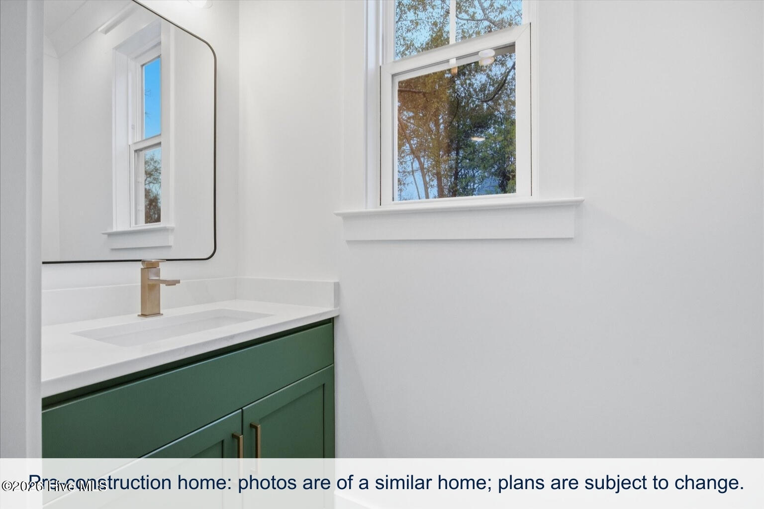 100567849 | Photo 36