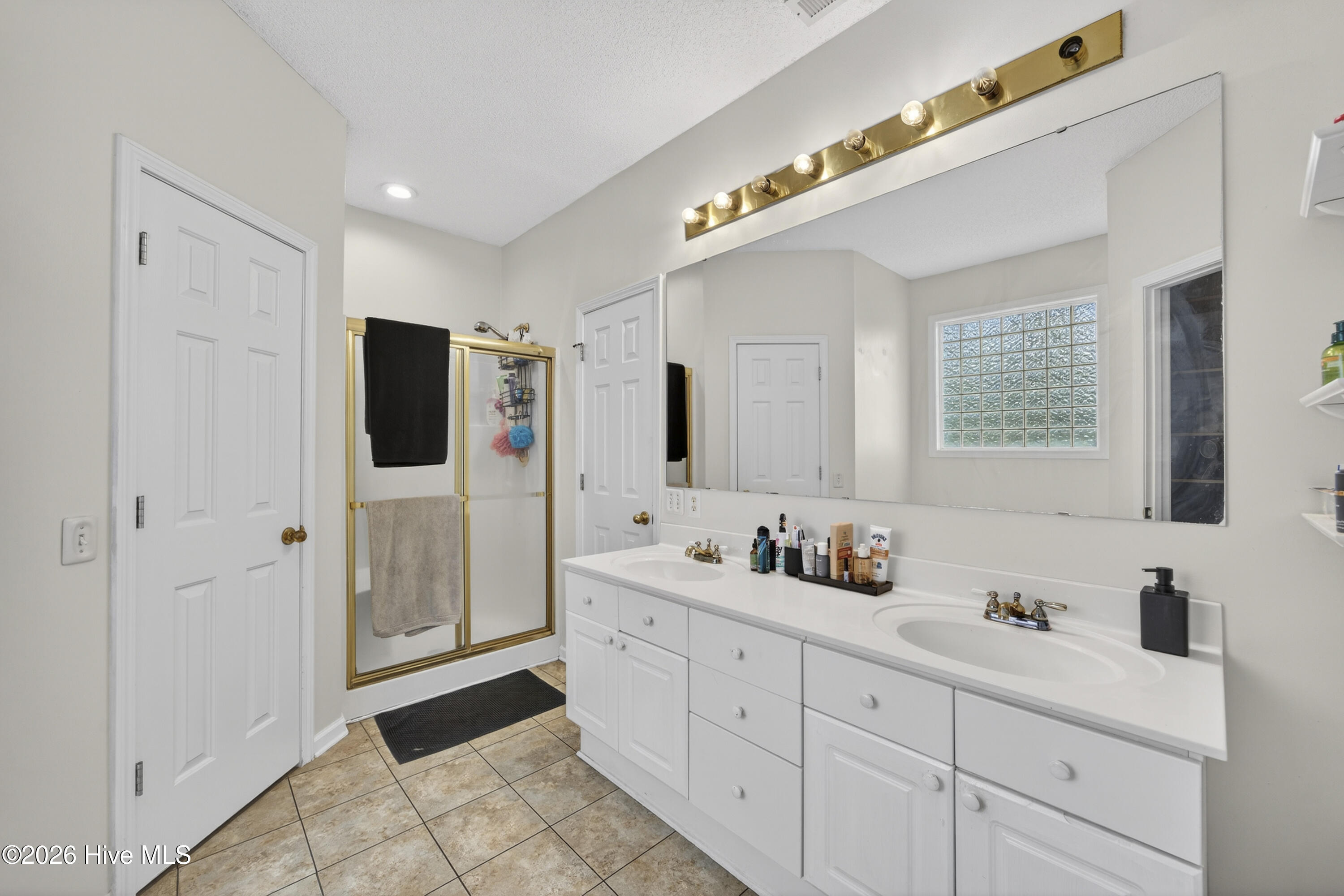 100565929 | Photo 36