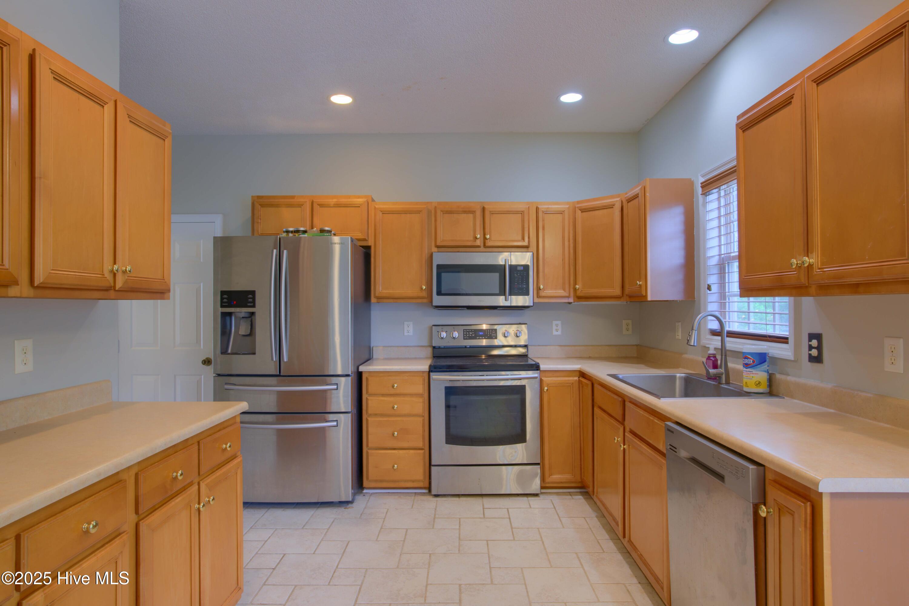 100543854 | Photo 15