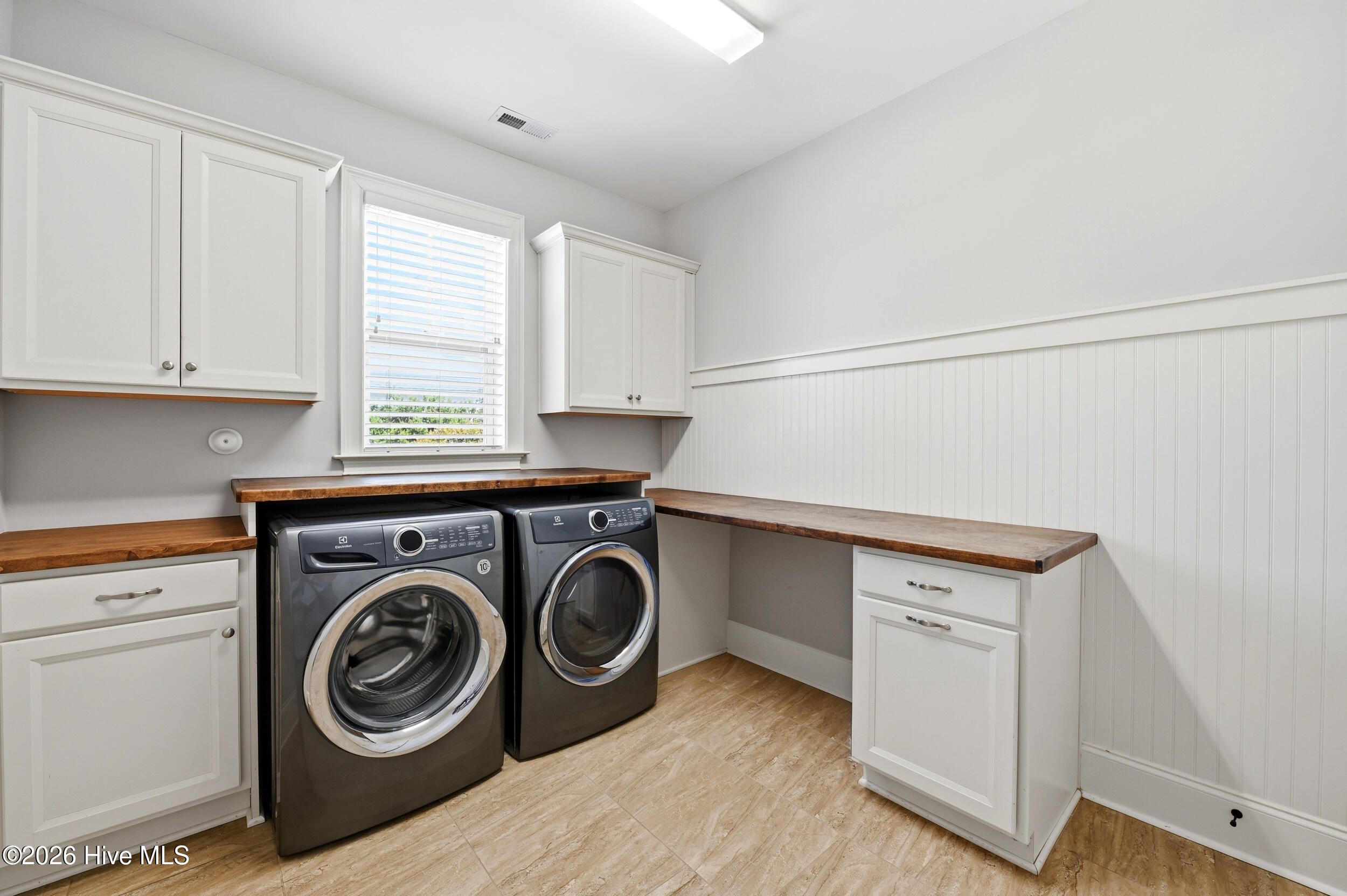 100567855 | Photo 46