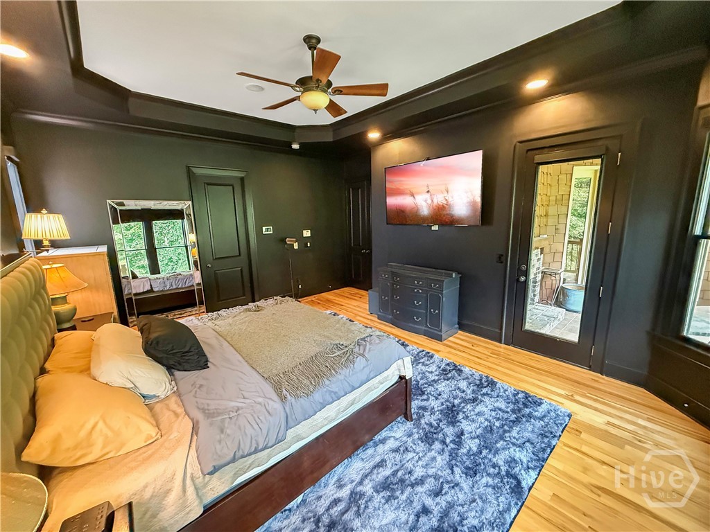 Master Suite - Movie in bed