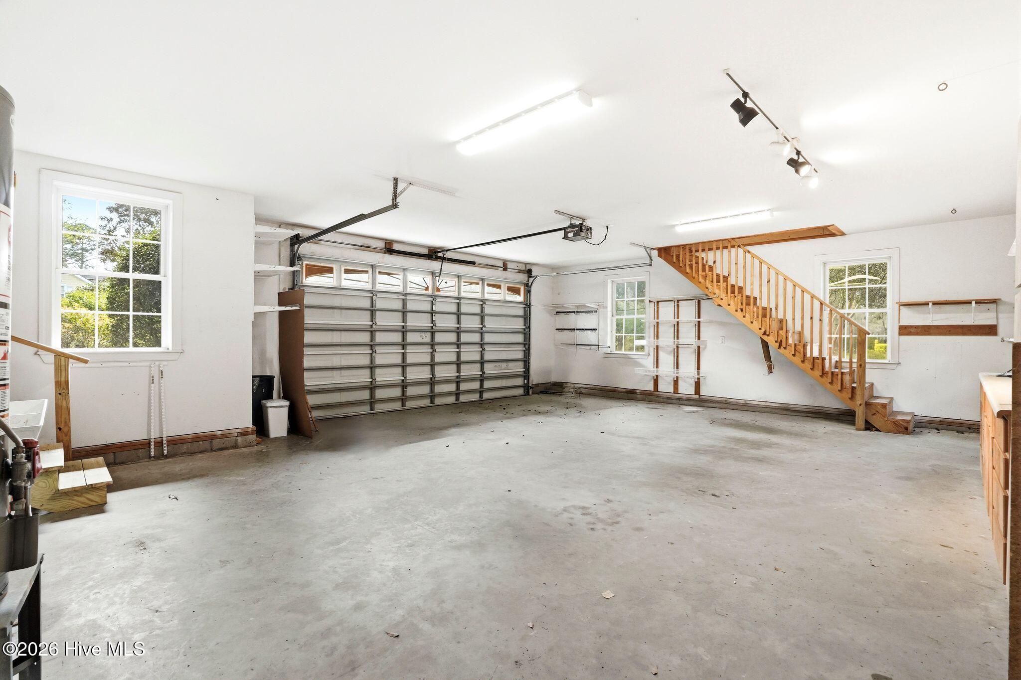 100563594 | Photo 77