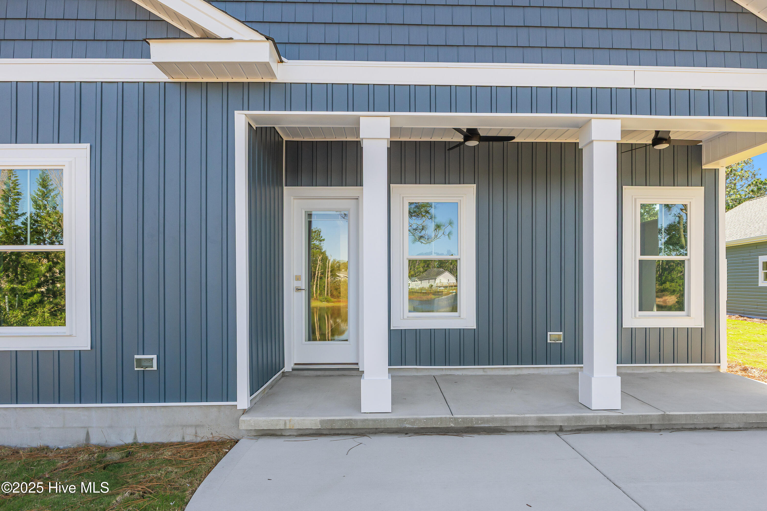 100533071 | Photo 44