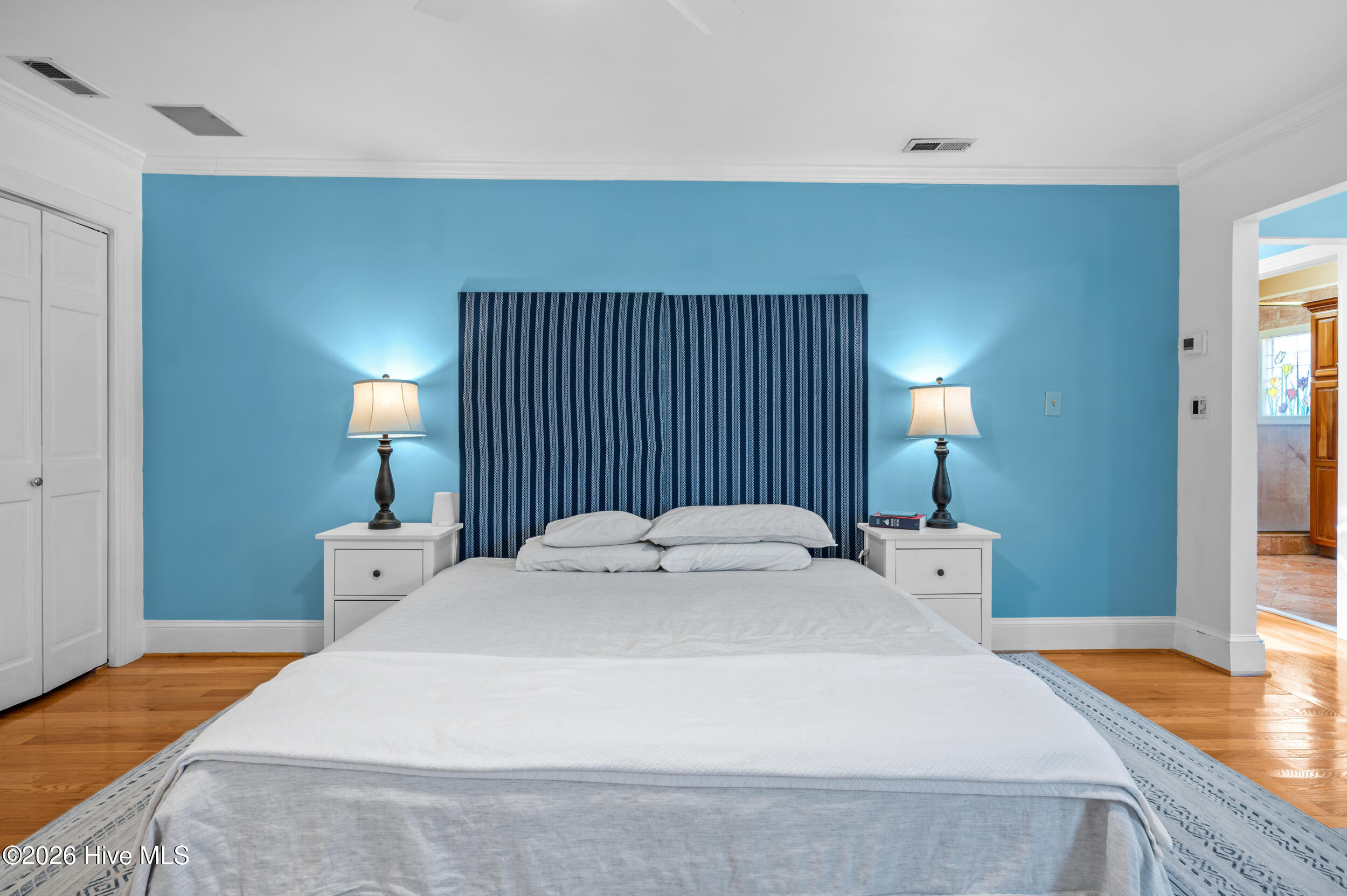 100554057 | Photo 38