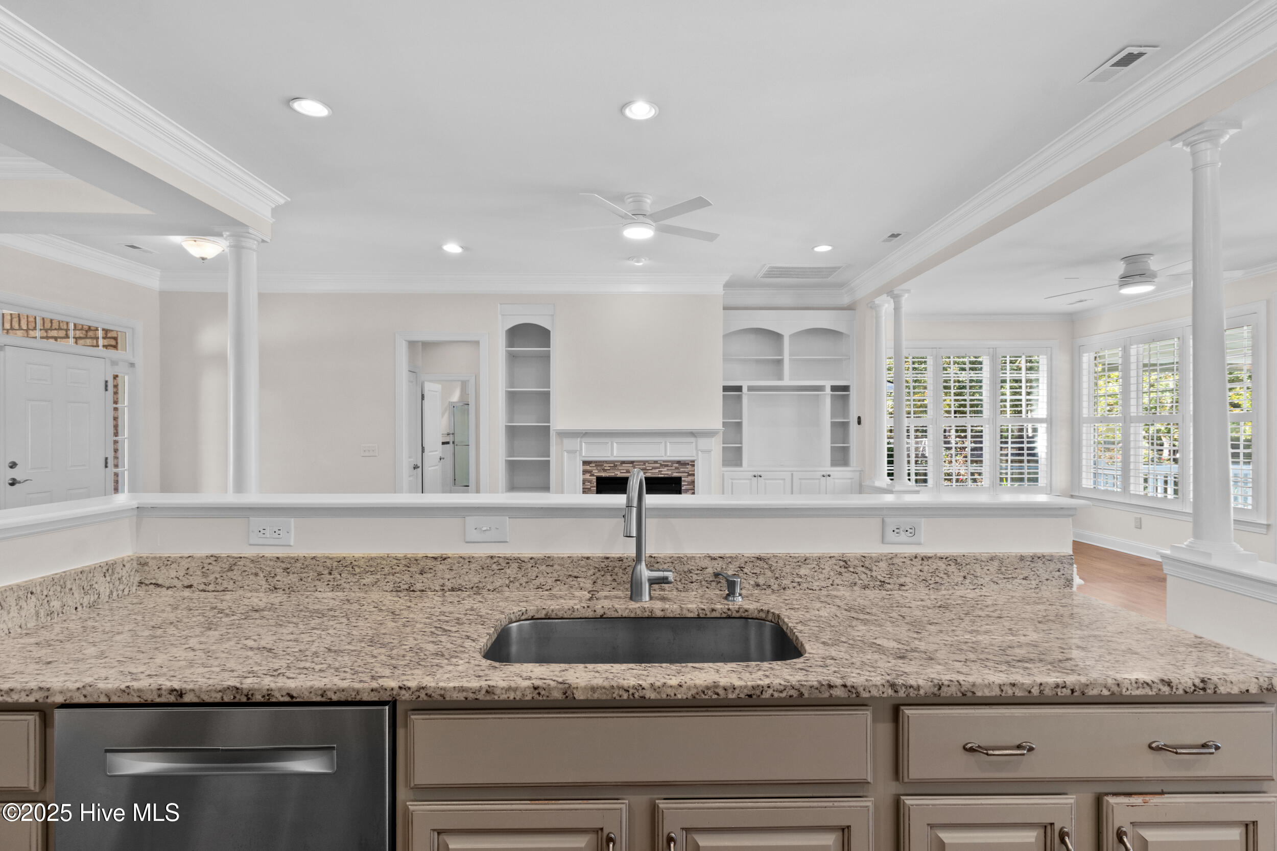 100541482 | Photo 14