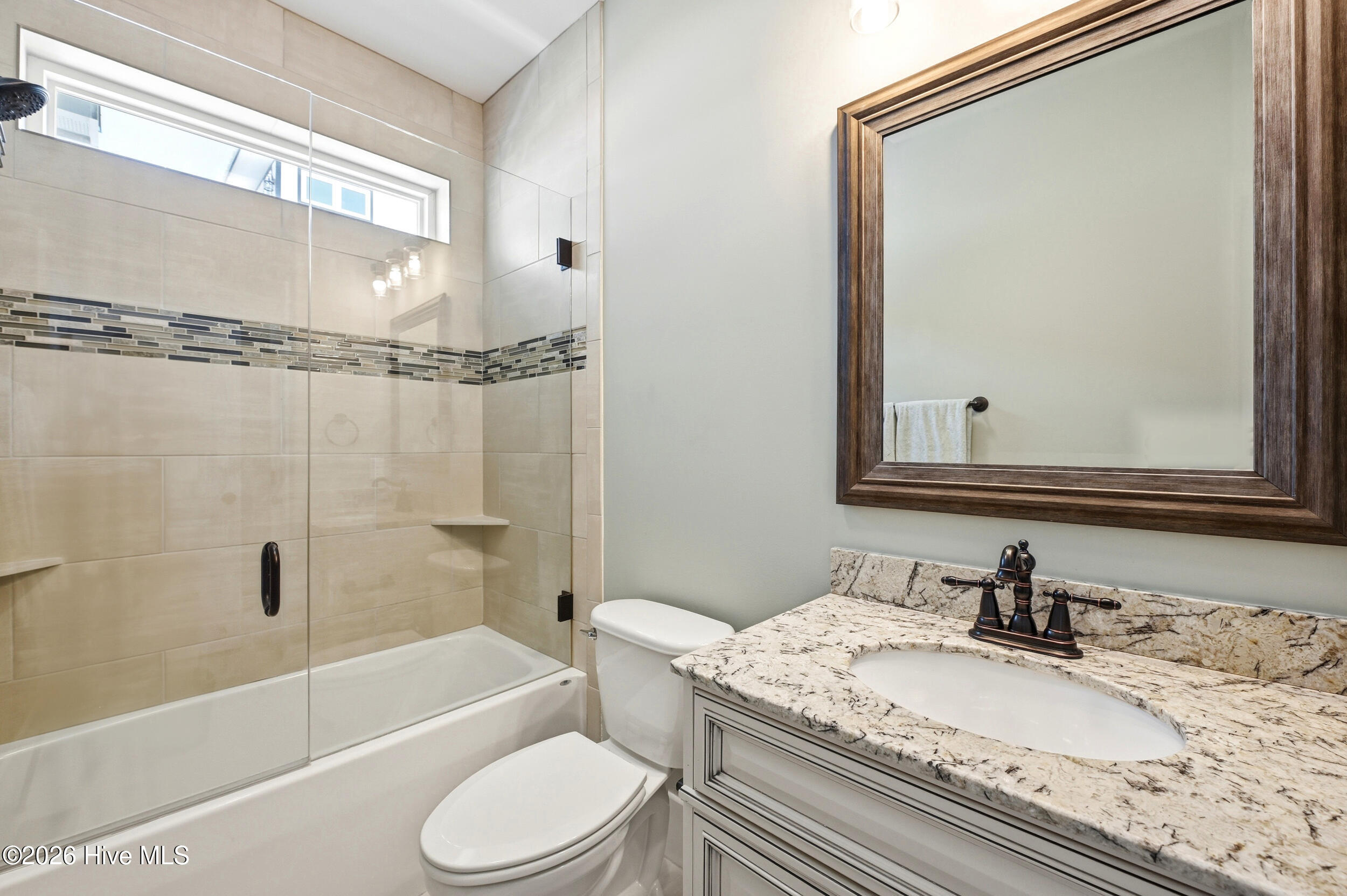 100568408 | Photo 25