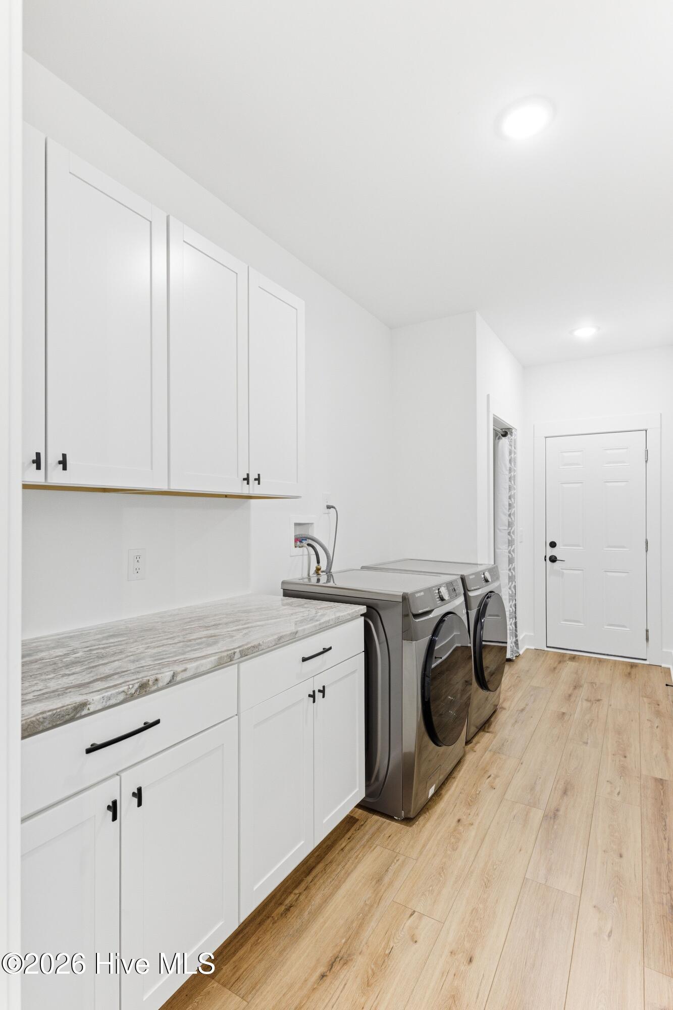 100561683 | Photo 30