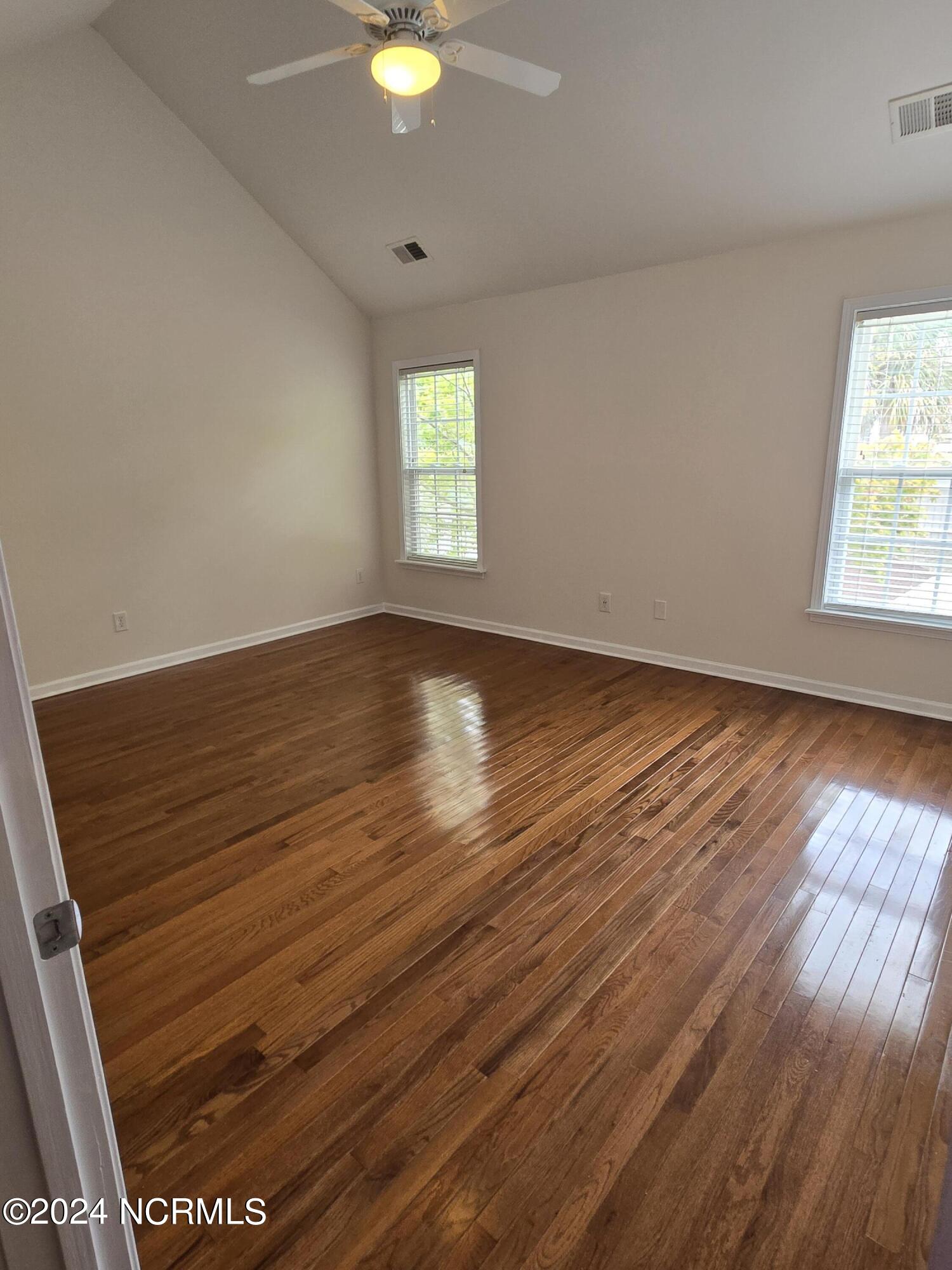 100465743 | Photo 29