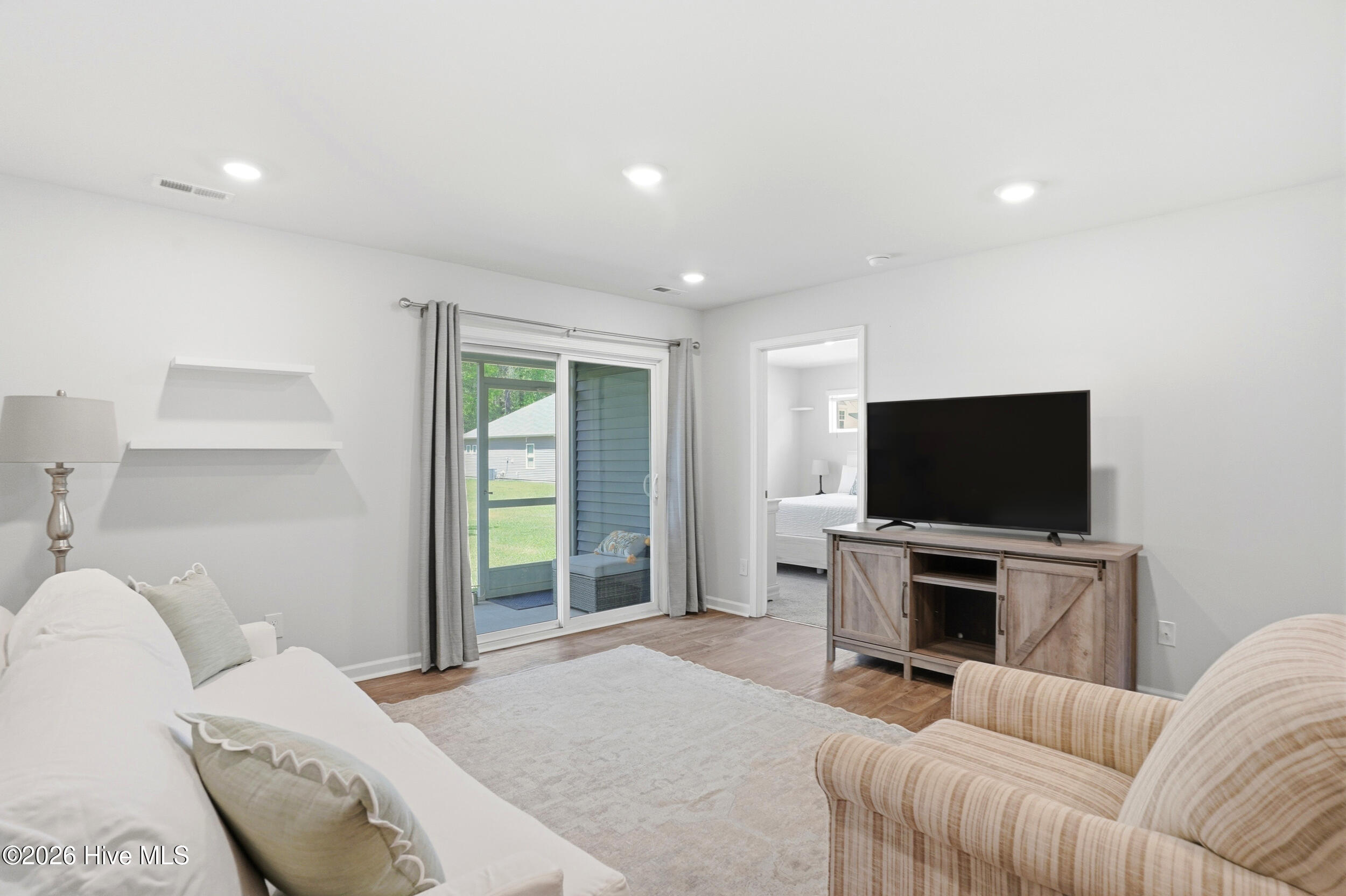 100566288 | Photo 10