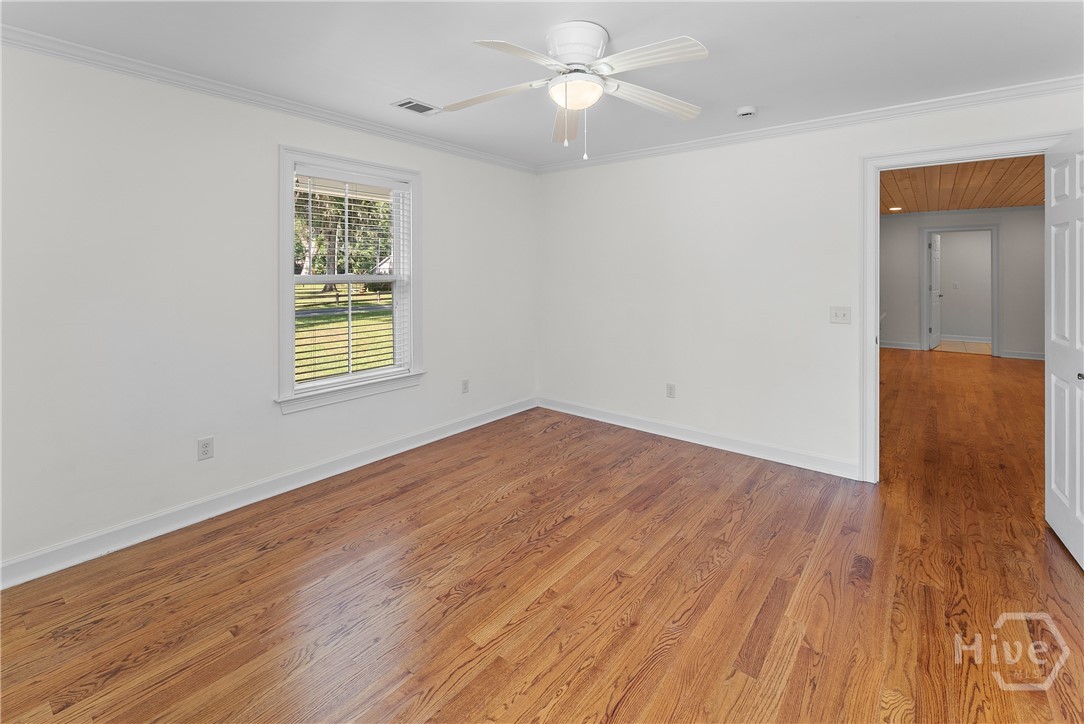 Additional guest bedroom
