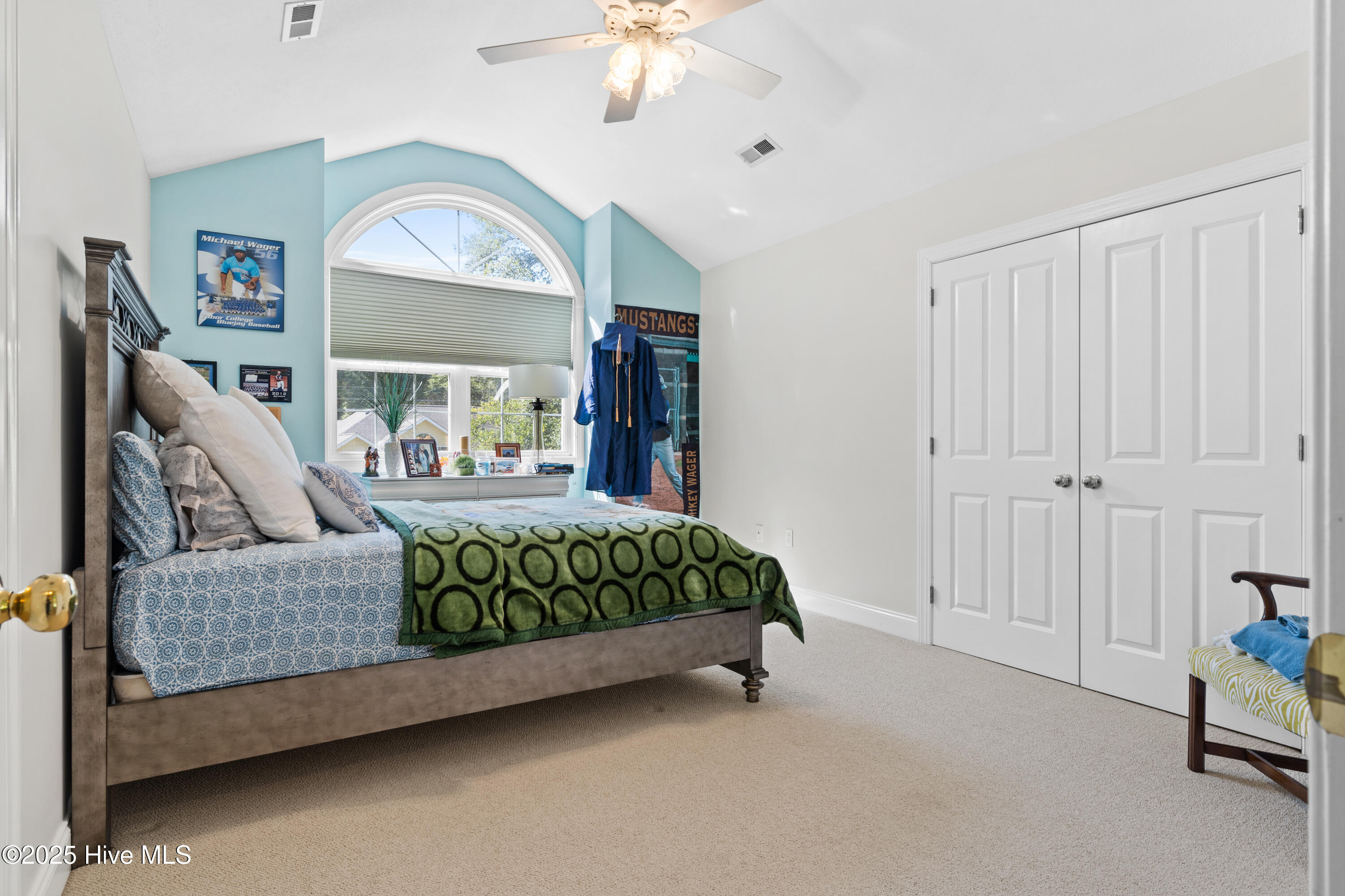 100548796 | Photo 44