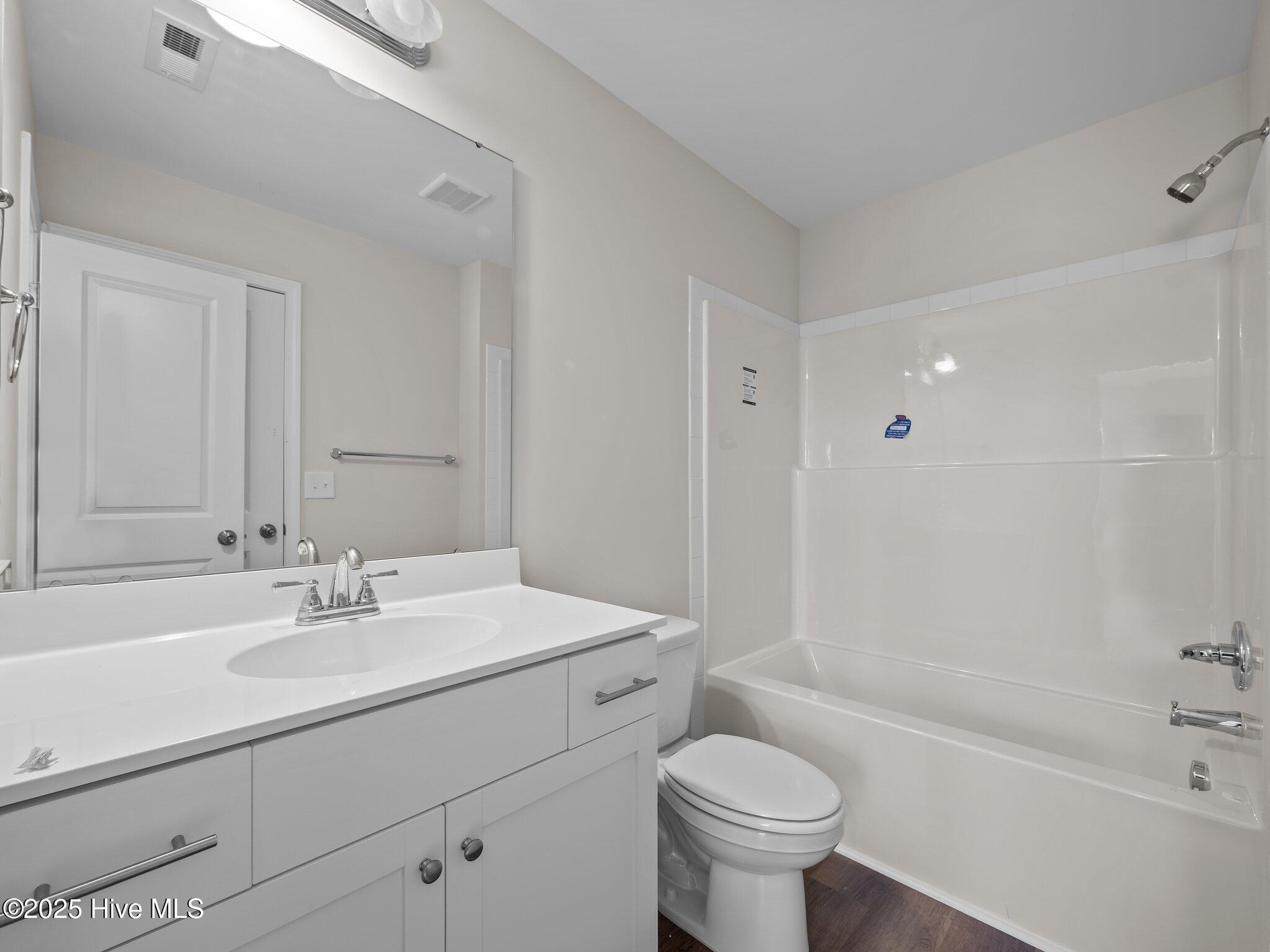 100511213 | Photo 28