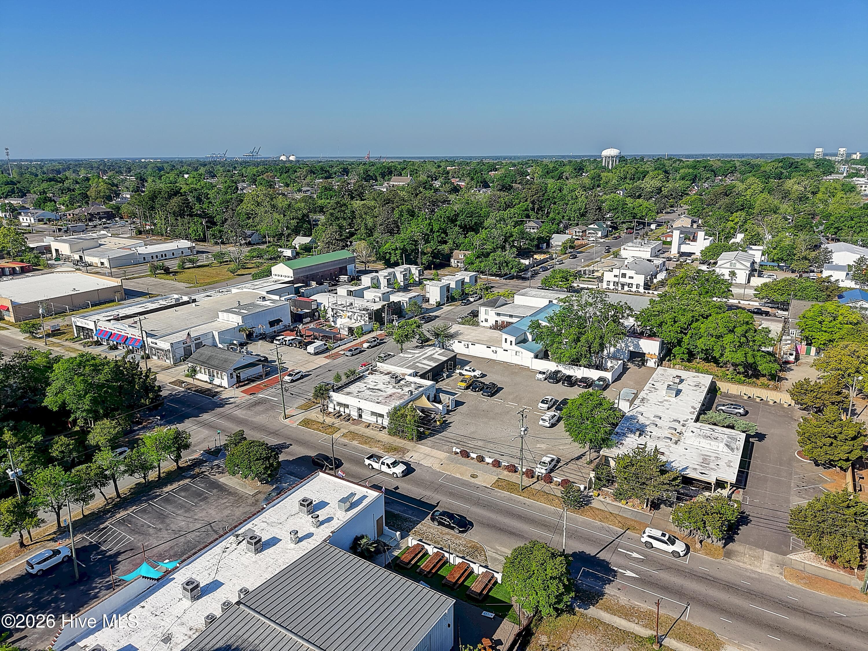 100568086 | Photo 43