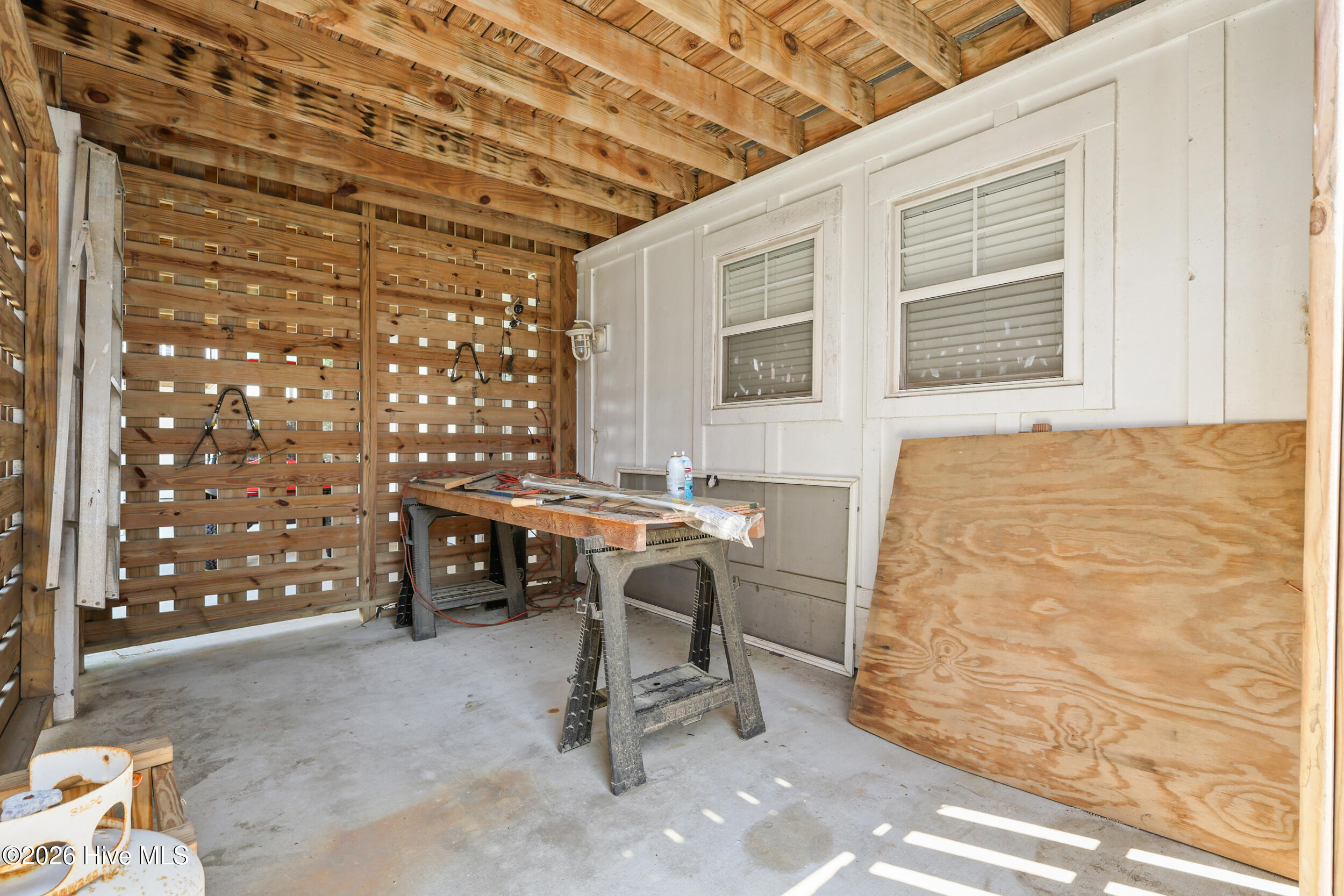 100568478 | Photo 38