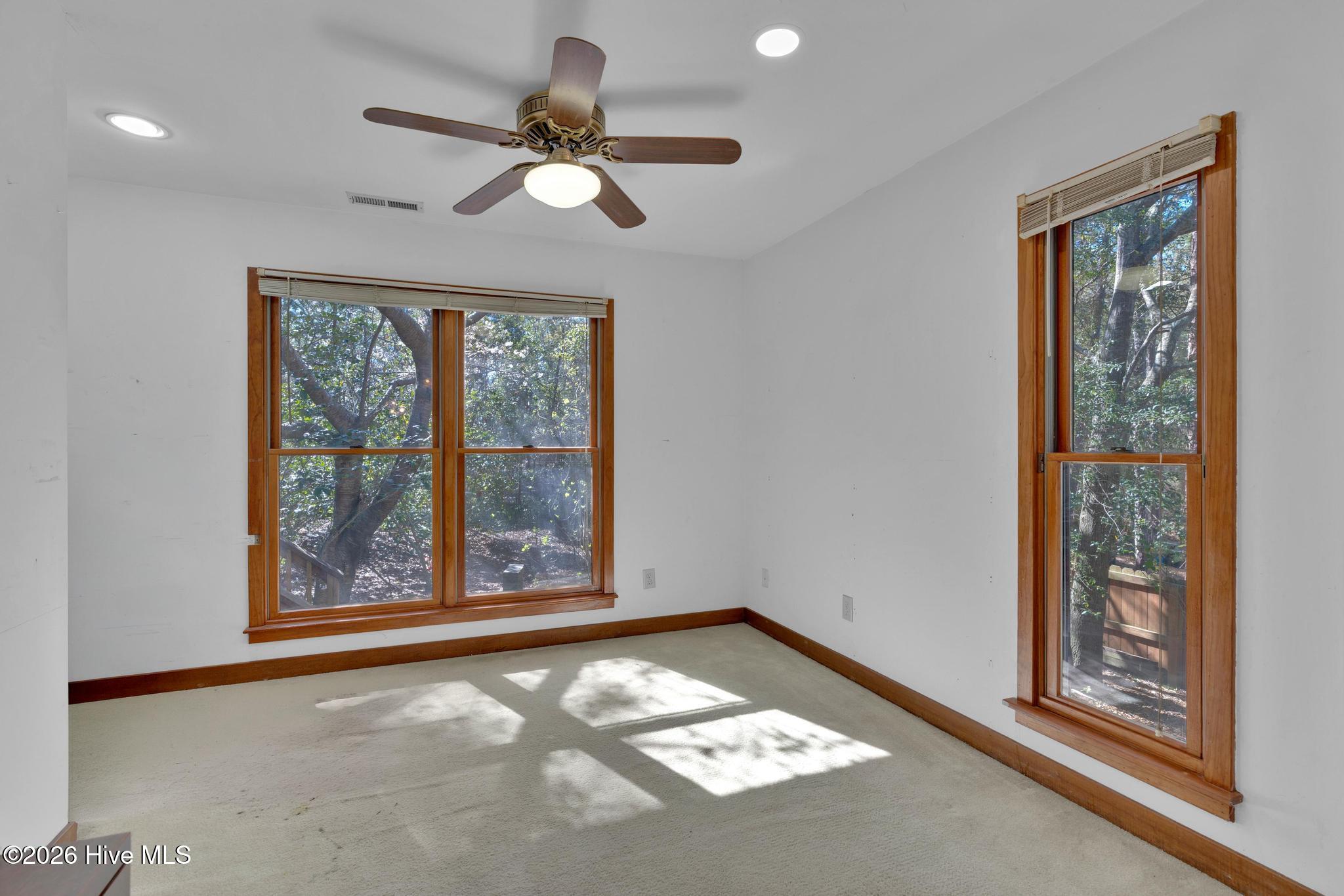 100561696 | Photo 17