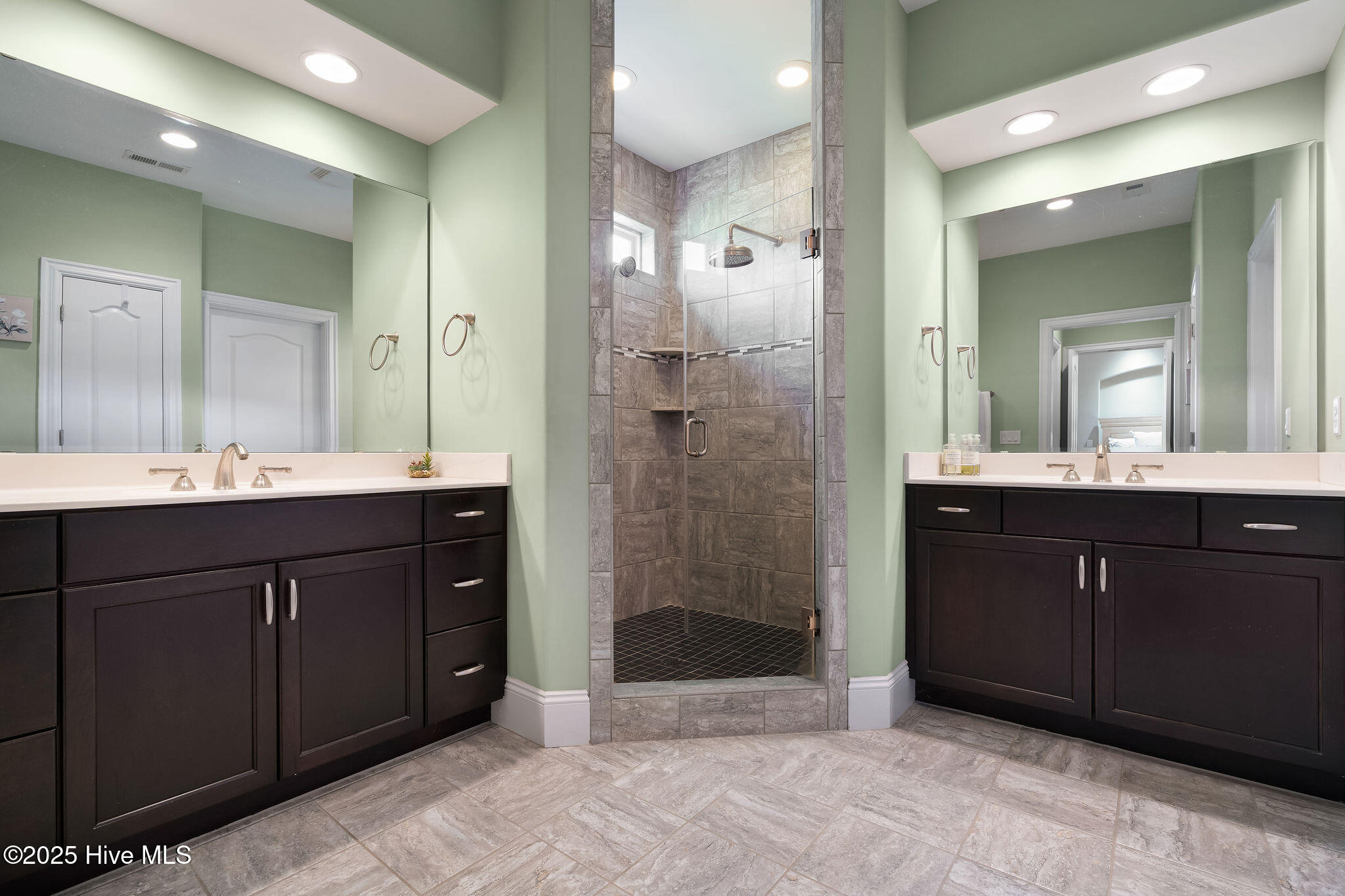 100541913 | Photo 64