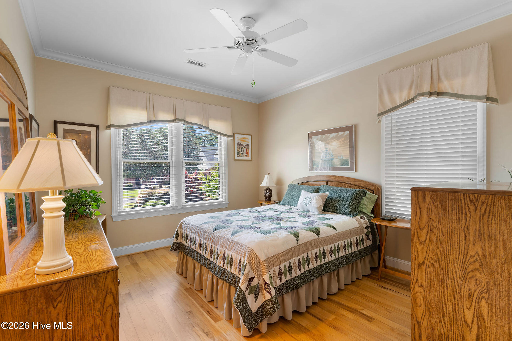 100548545 | Photo 51