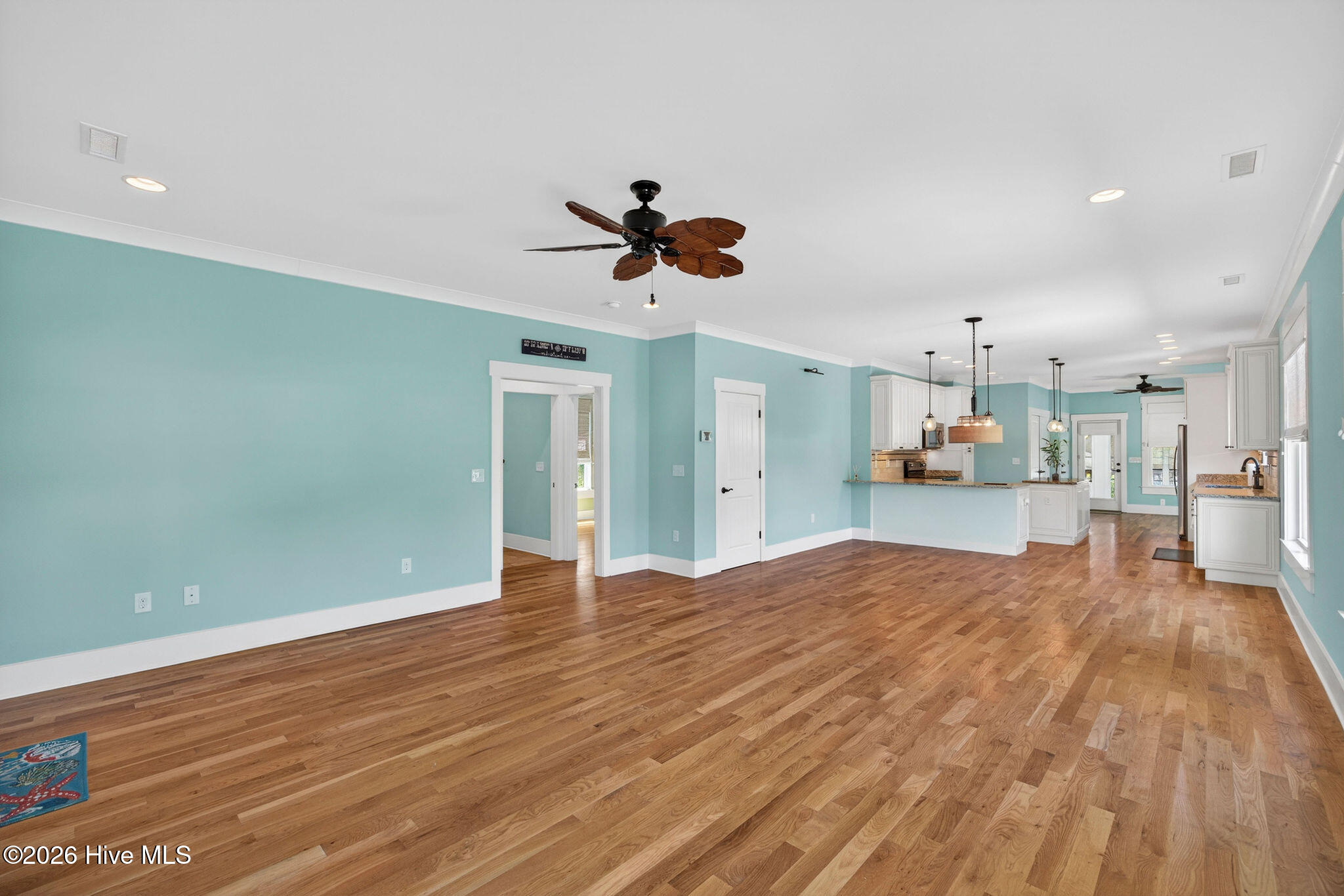 100548622 | Photo 12