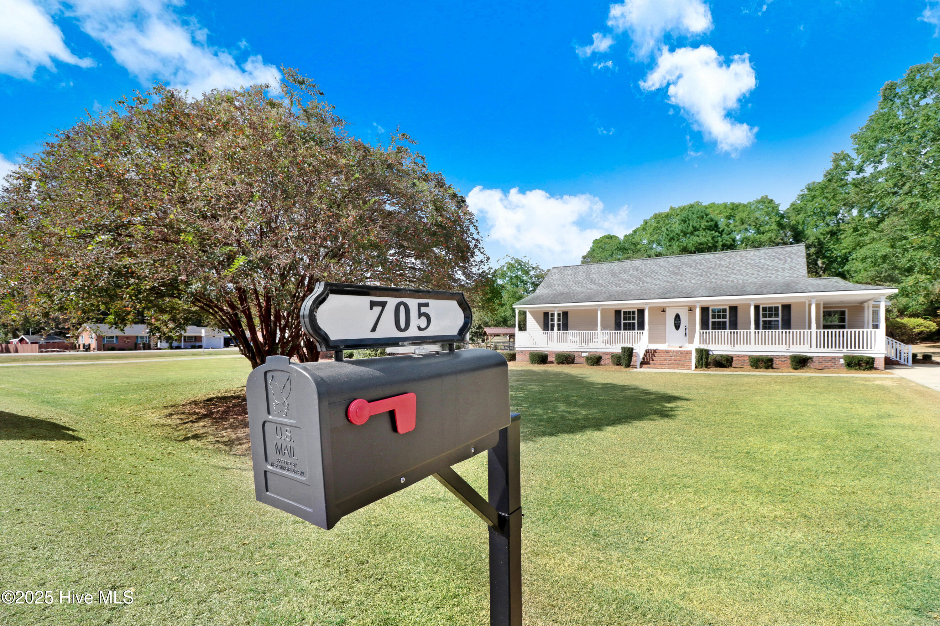 06-705 W Guilford St-6