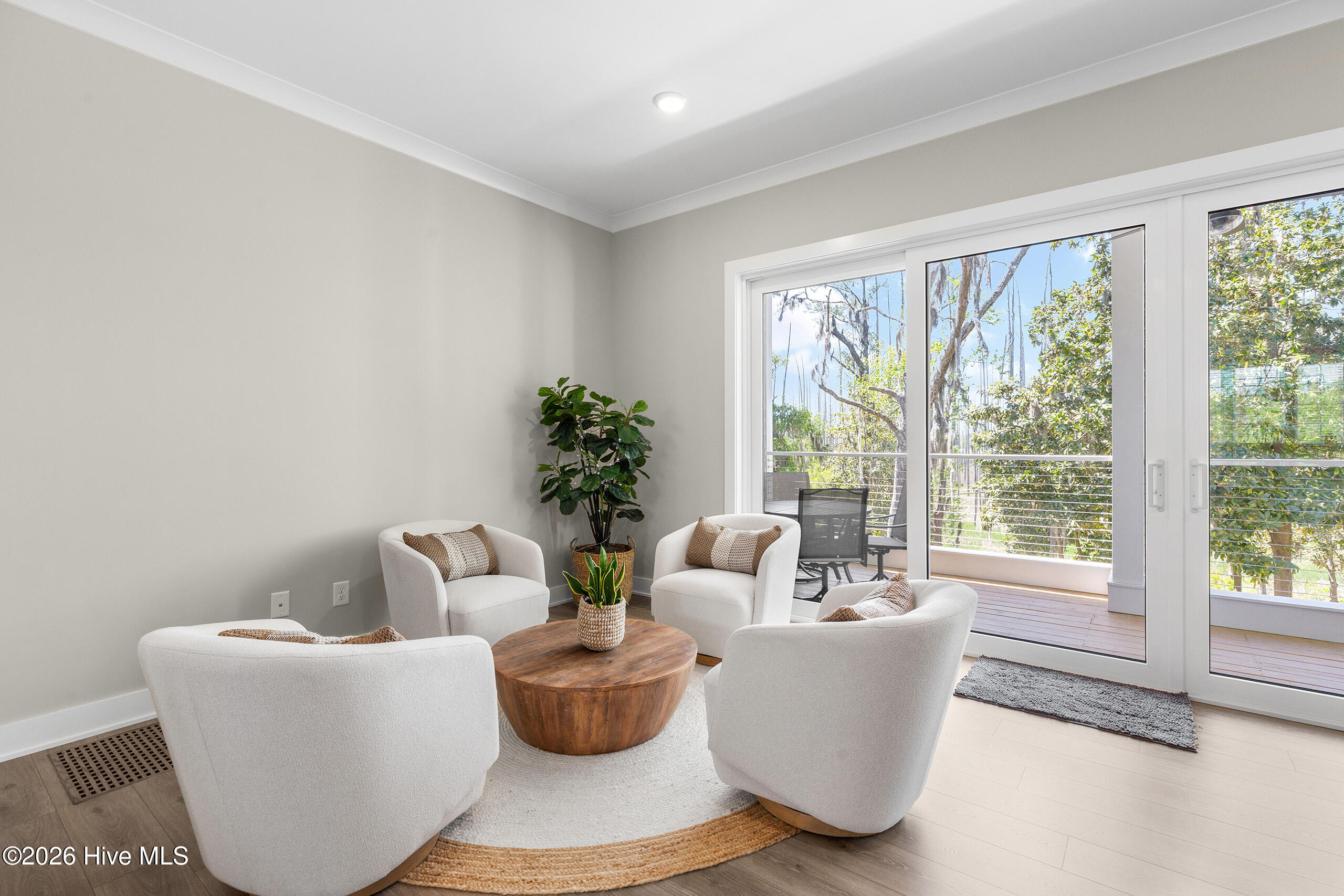 100563450 | Photo 12