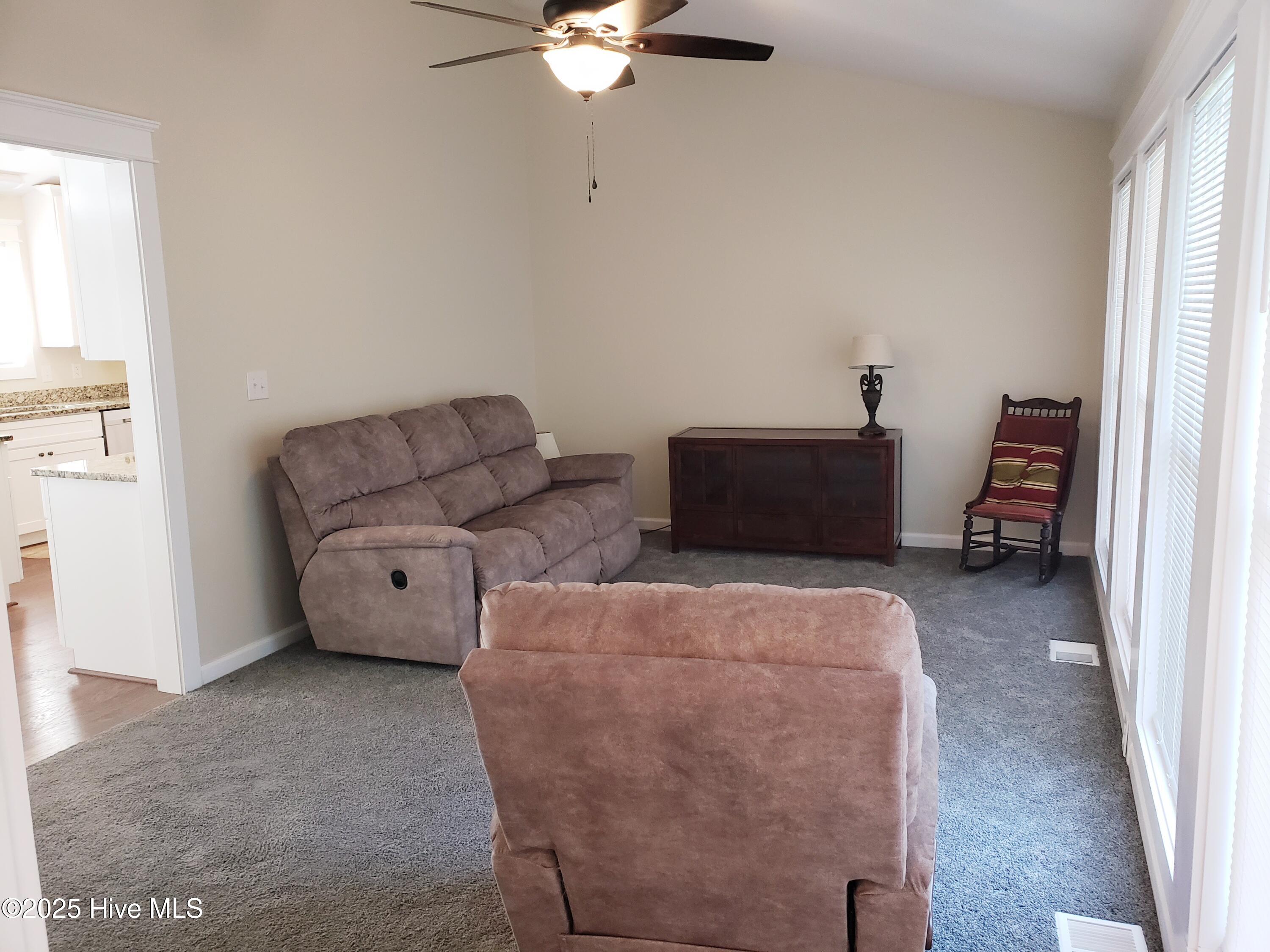 100520817 | Photo 10