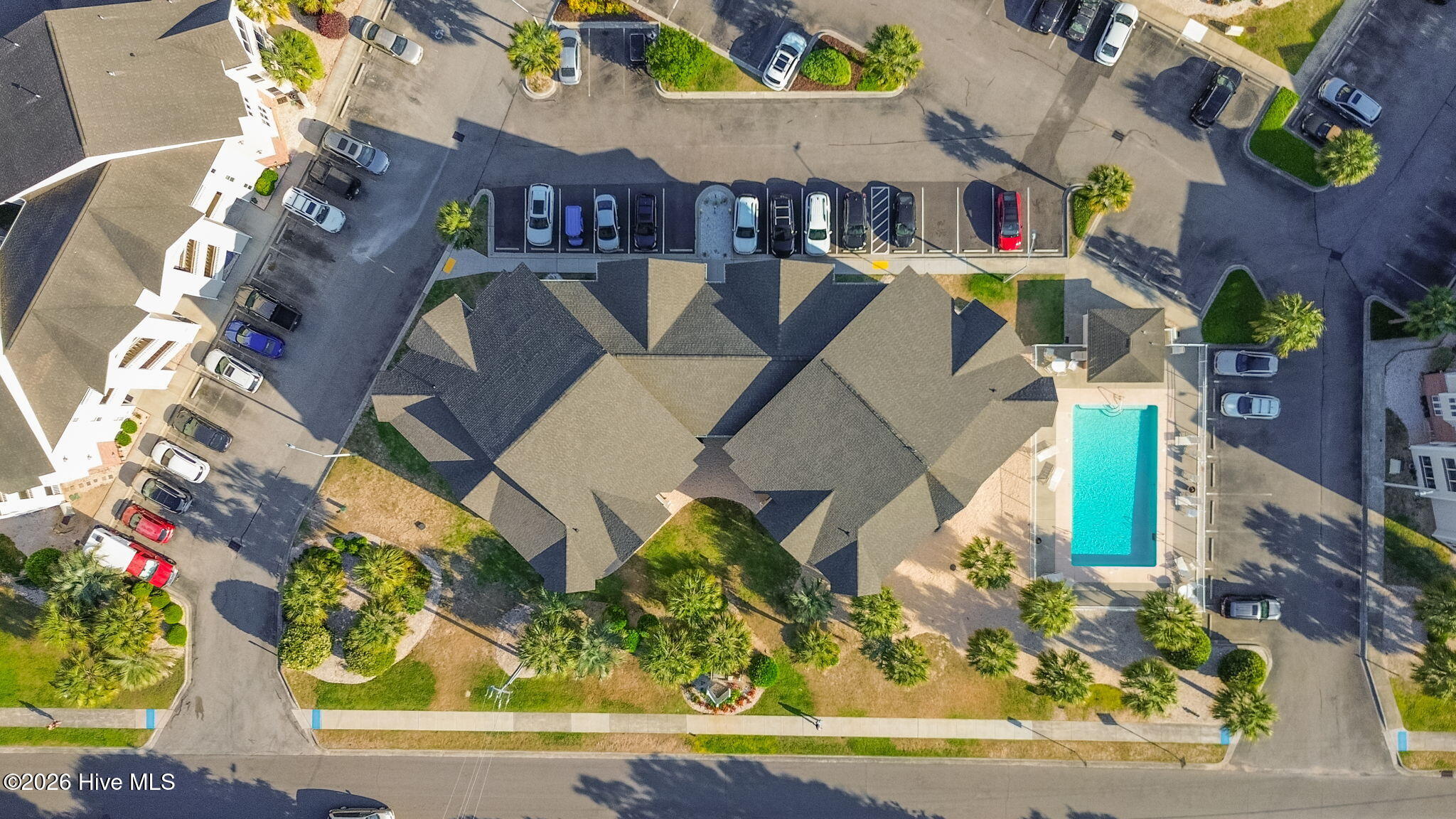 100570113 | Photo 28