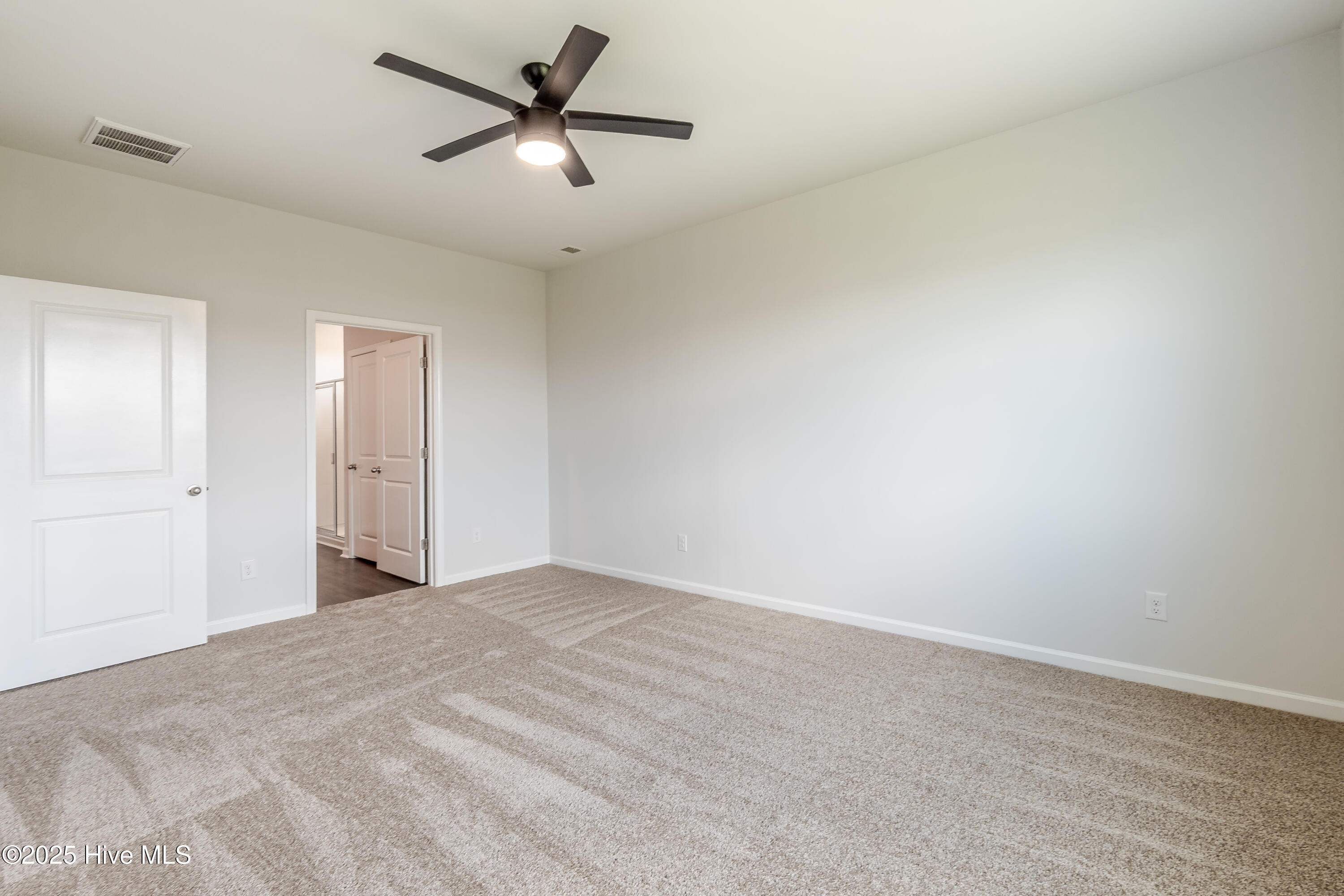 100526053 | Photo 26