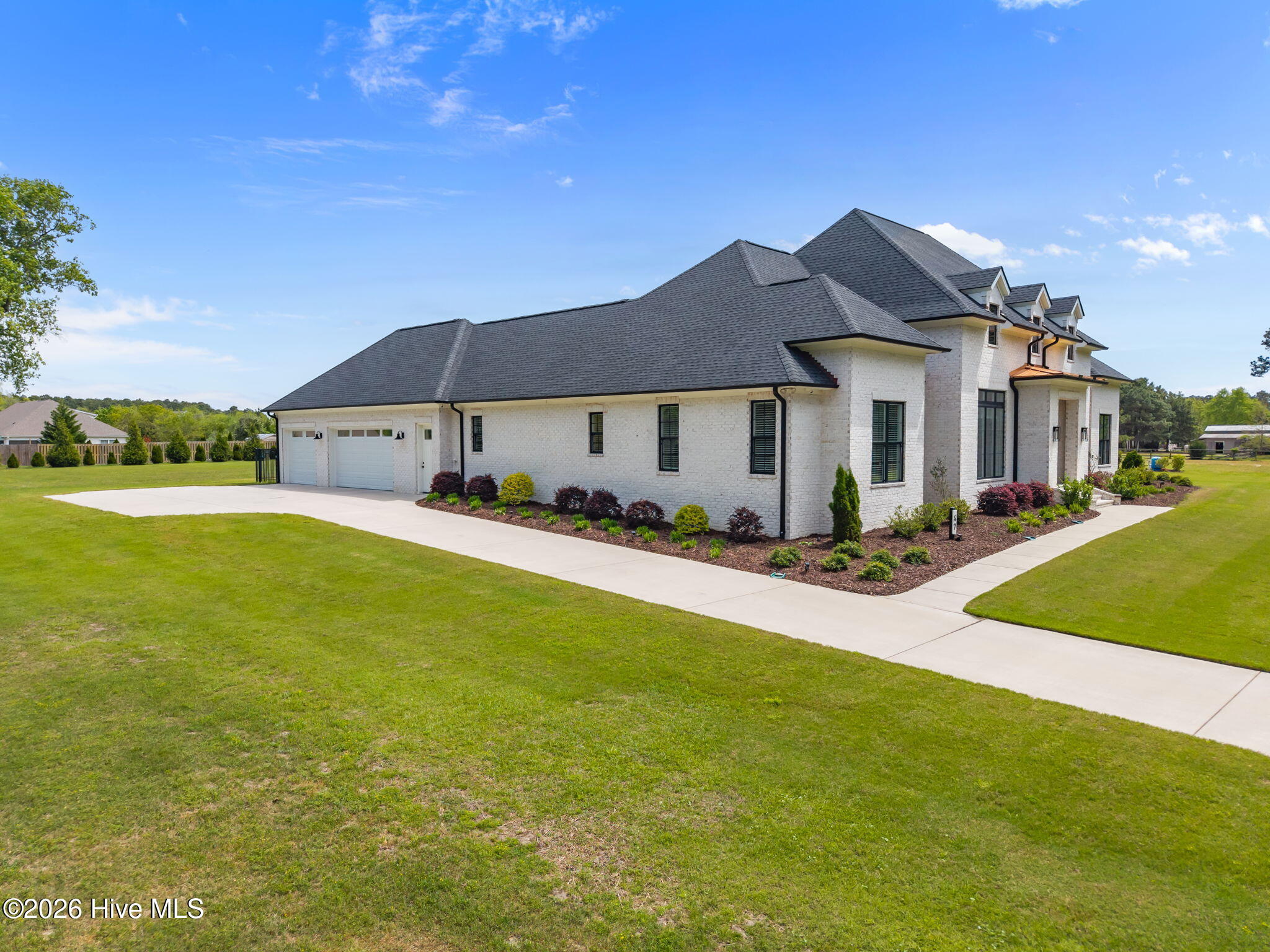 100566934 | Photo 78