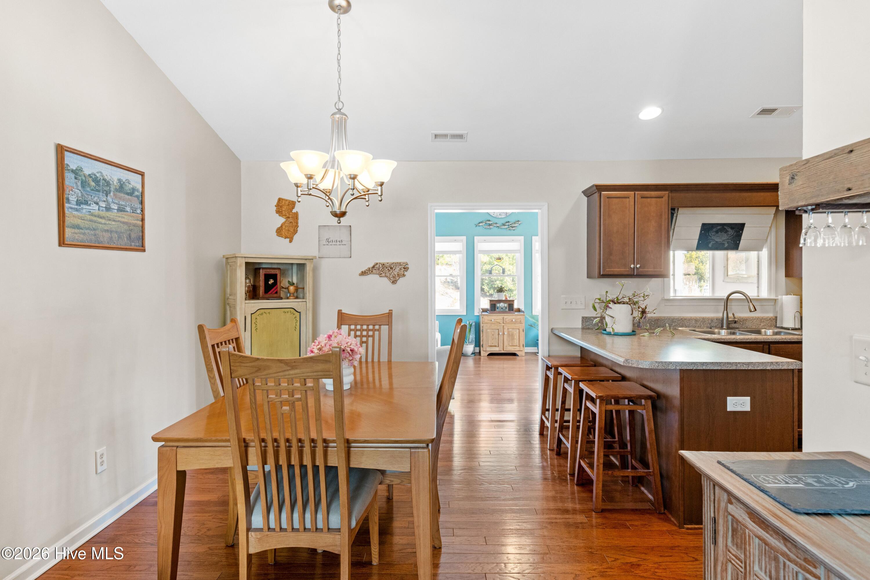 100554021 | Photo 10