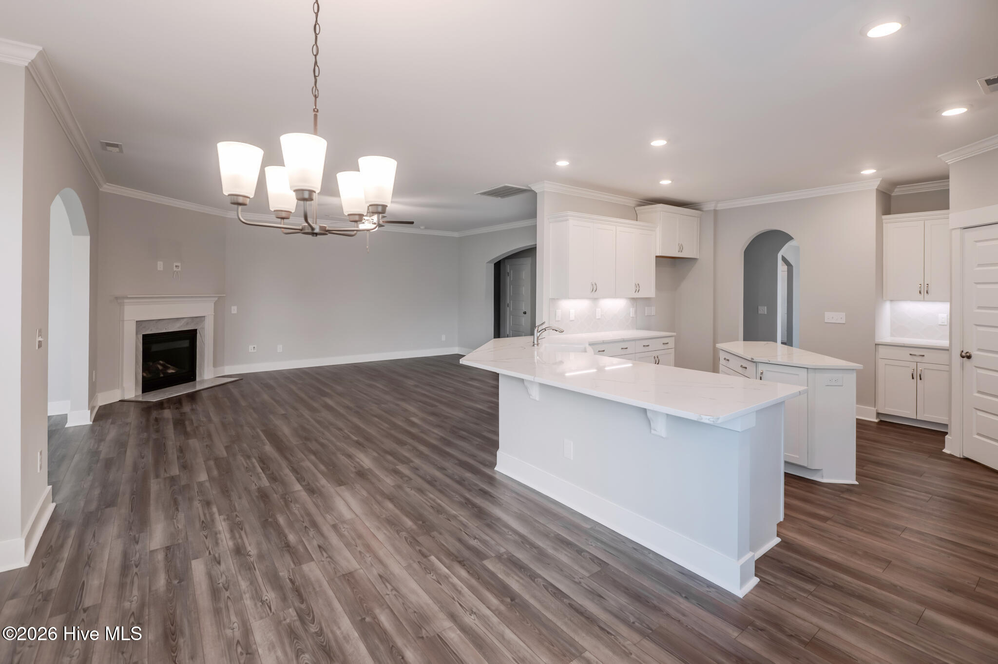 100567790 | Photo 31