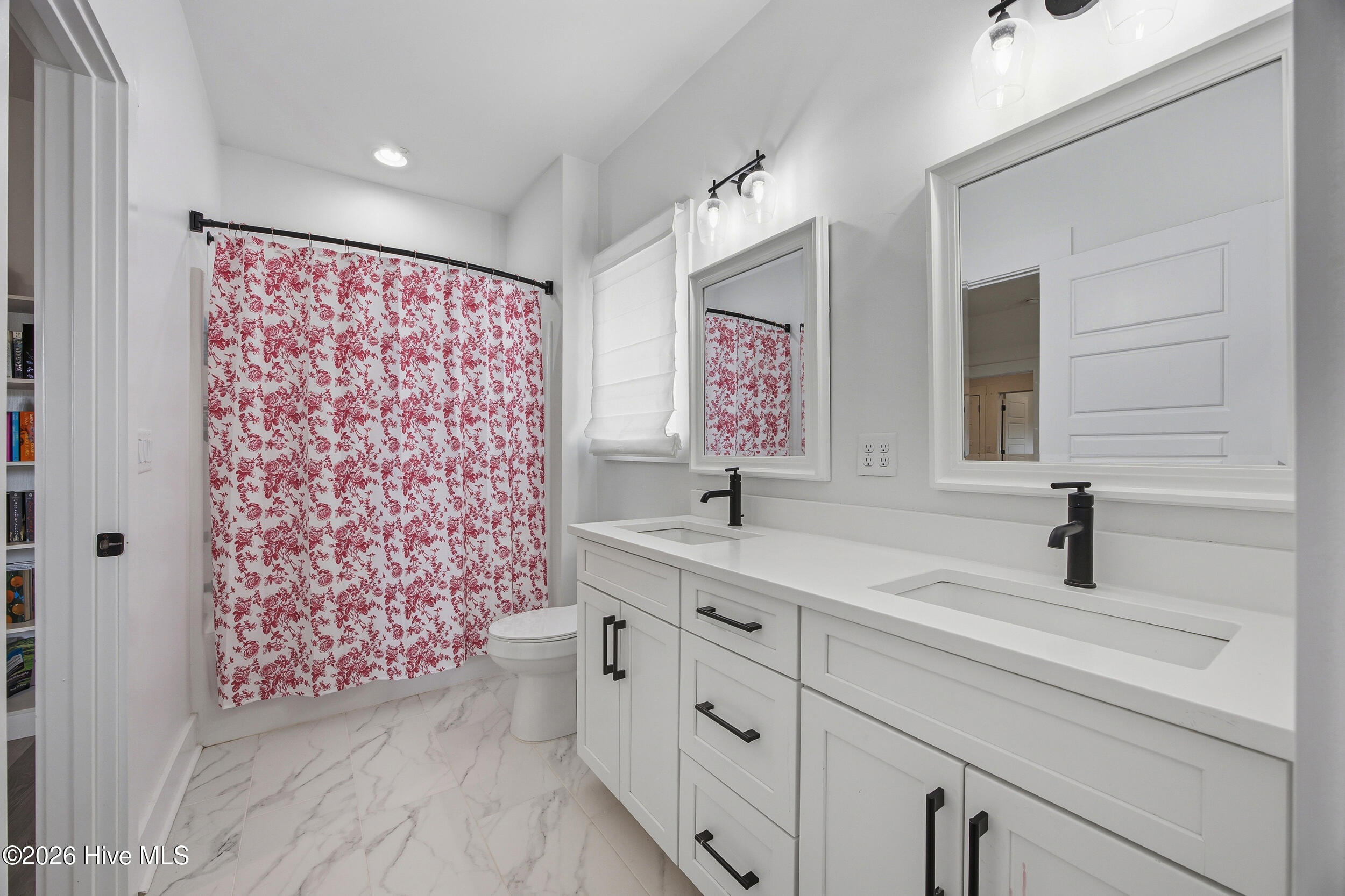 100558595 | Photo 45