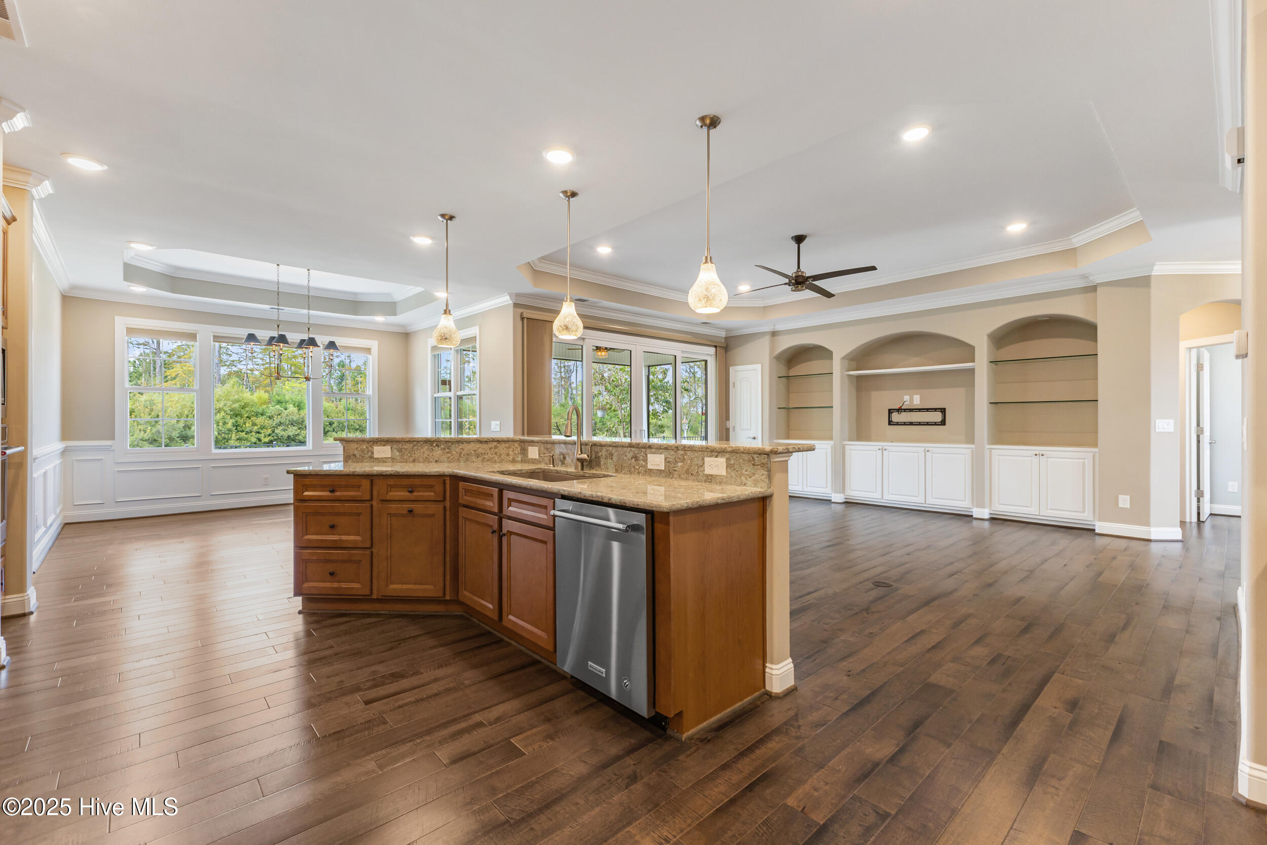 100534390 | Photo 17