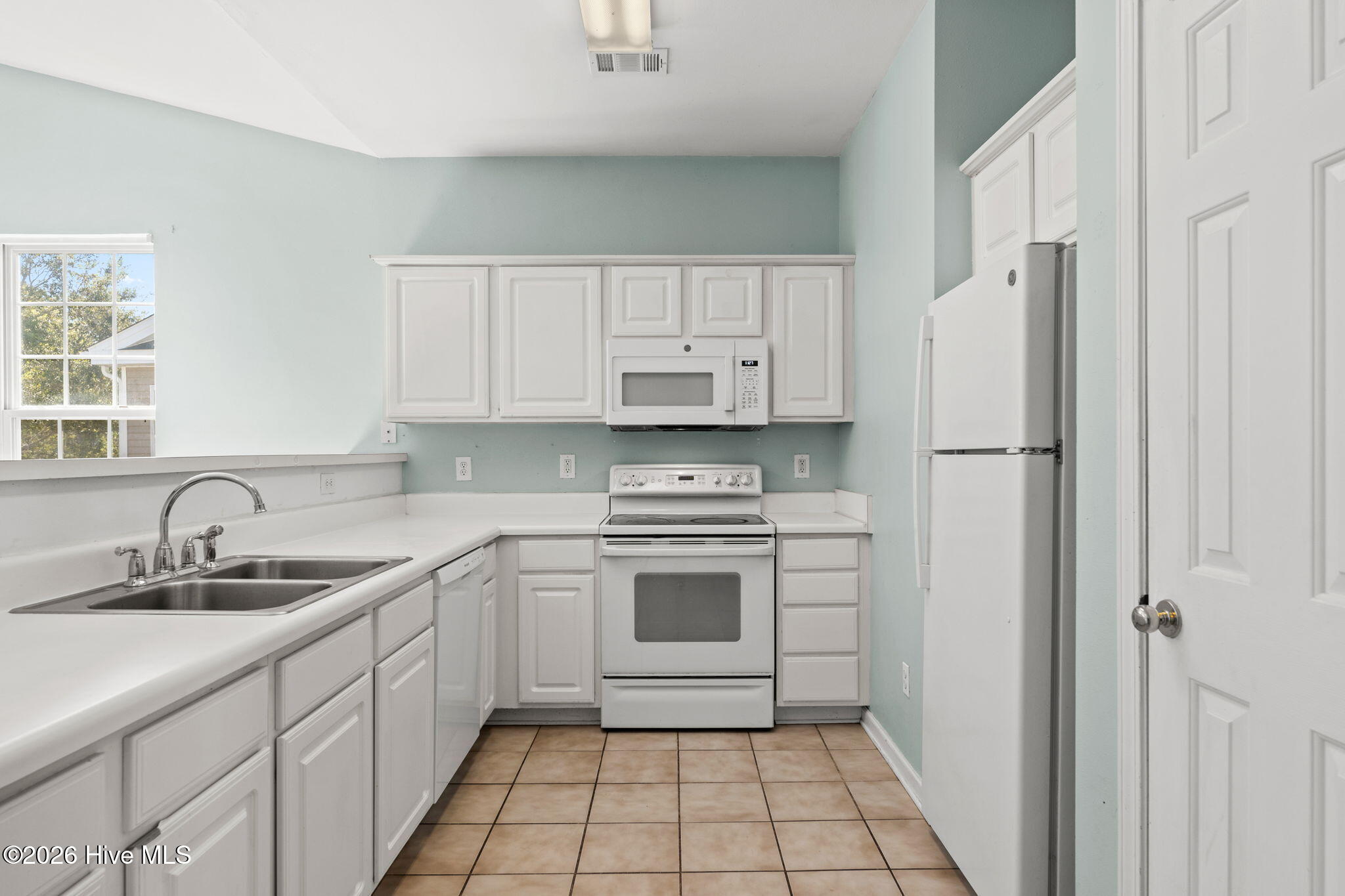 100569221 | Photo 16