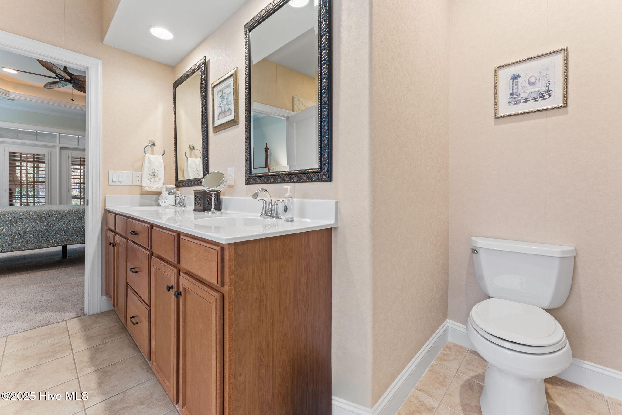 100515230 | Photo 25