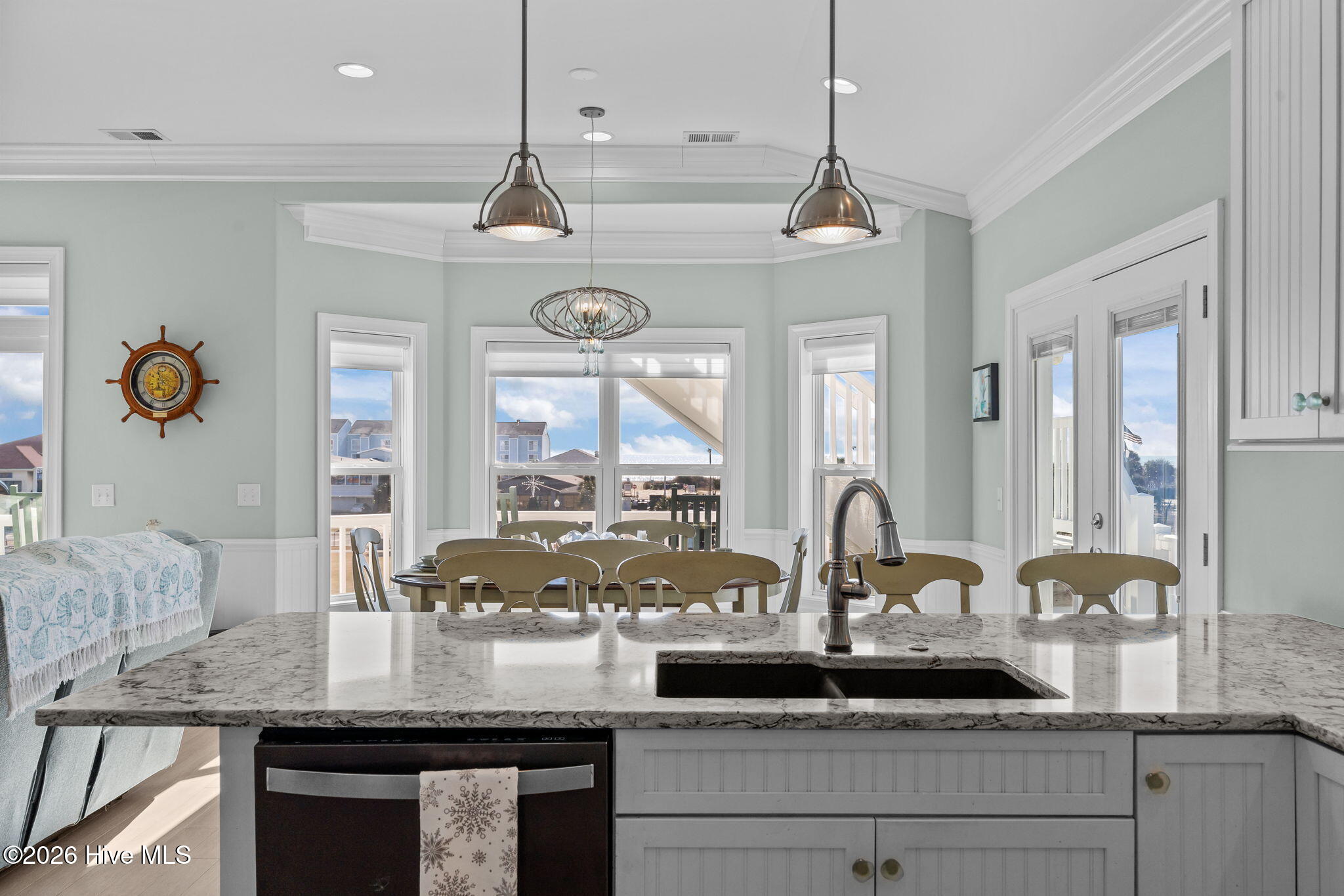 100549161 | Photo 14