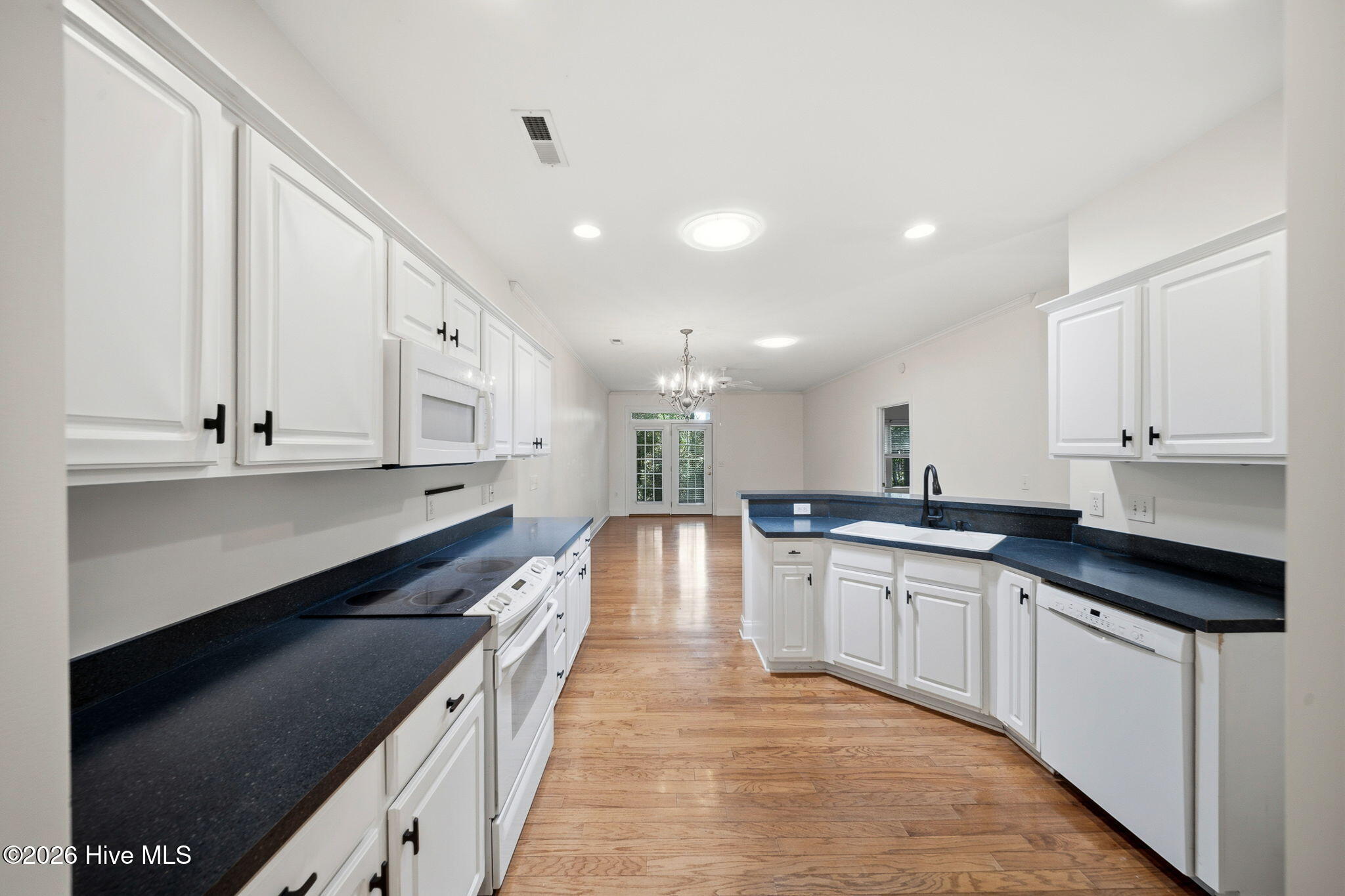 100567711 | Photo 17