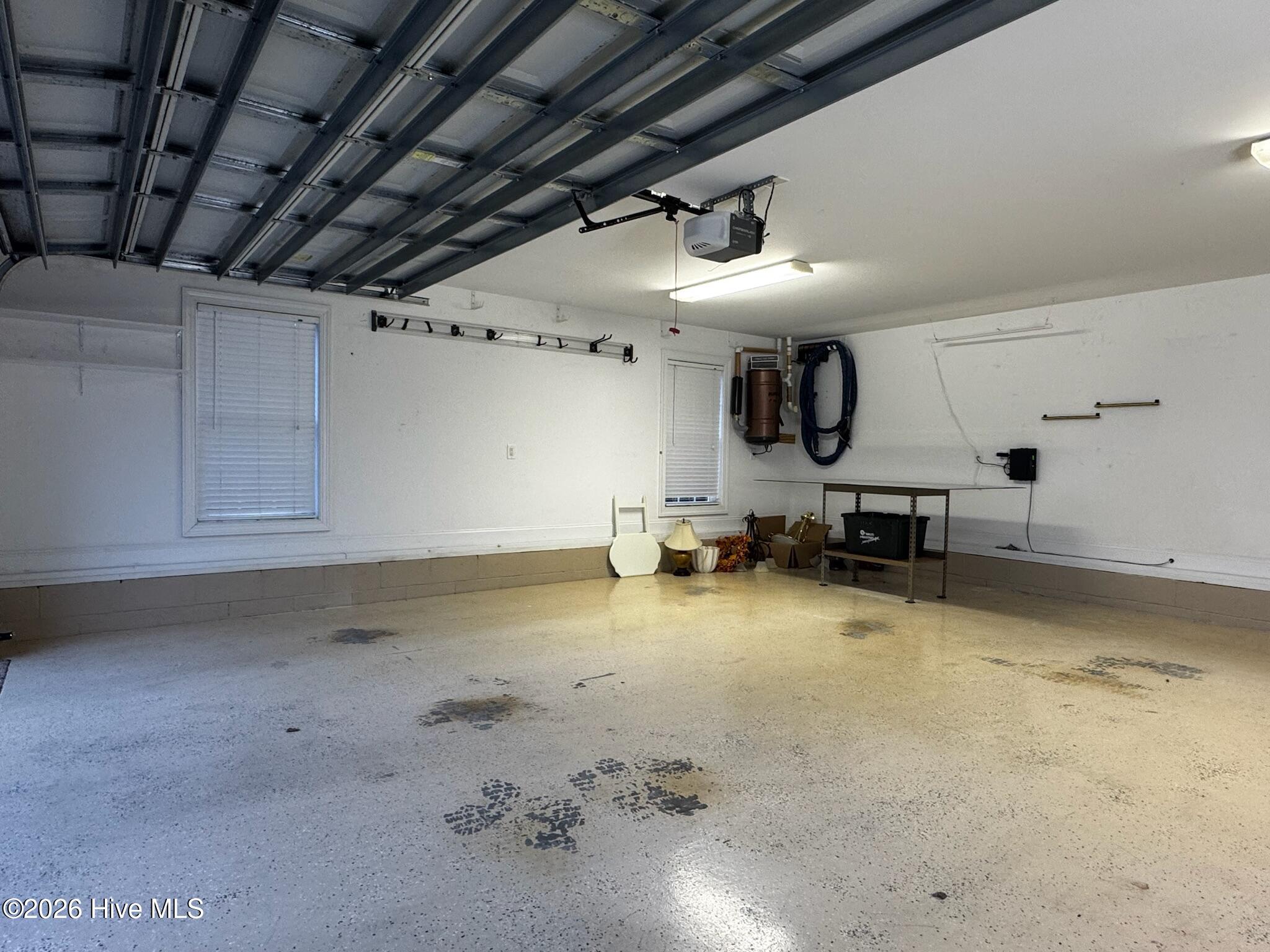 100558874 | Photo 38