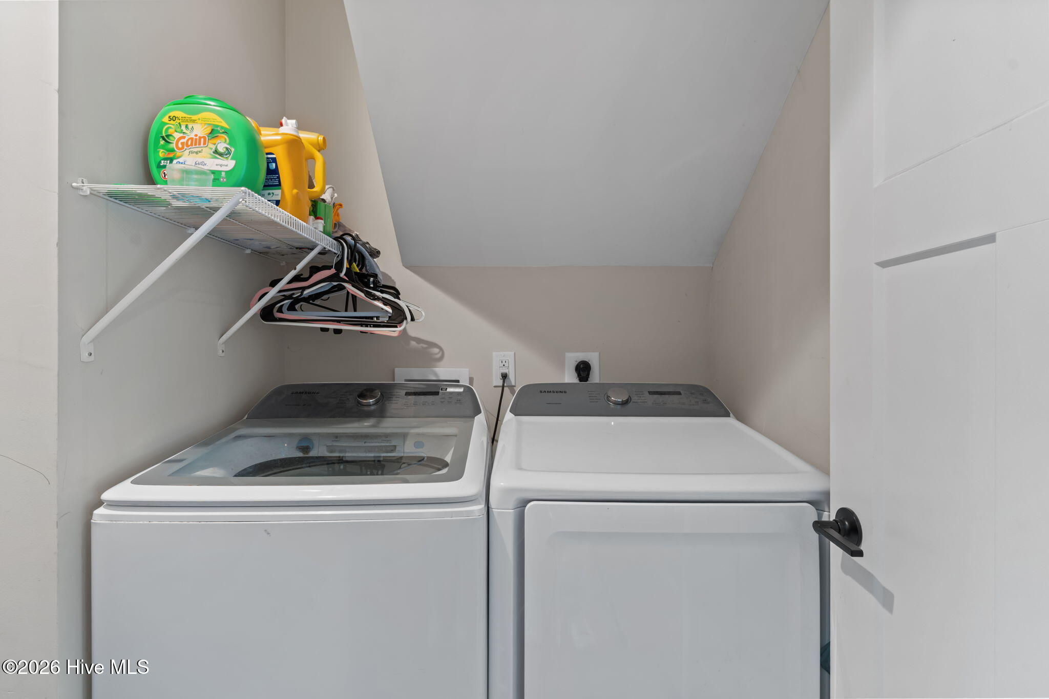 100556827 | Photo 15