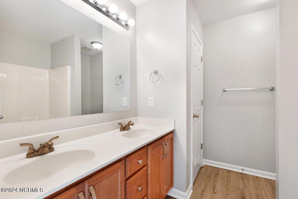 100560124 | Photo 16