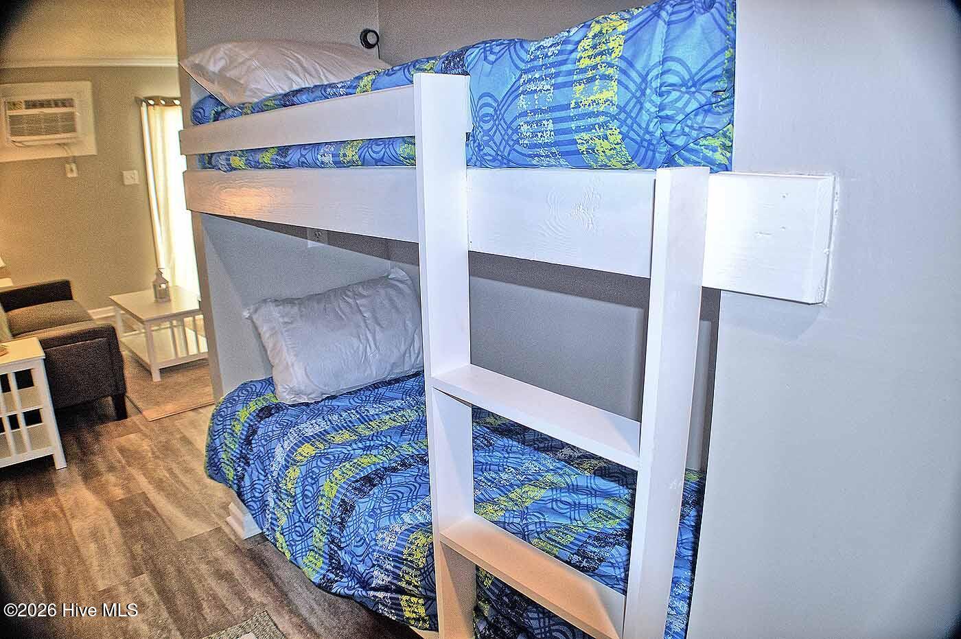 100568080 | Photo 12