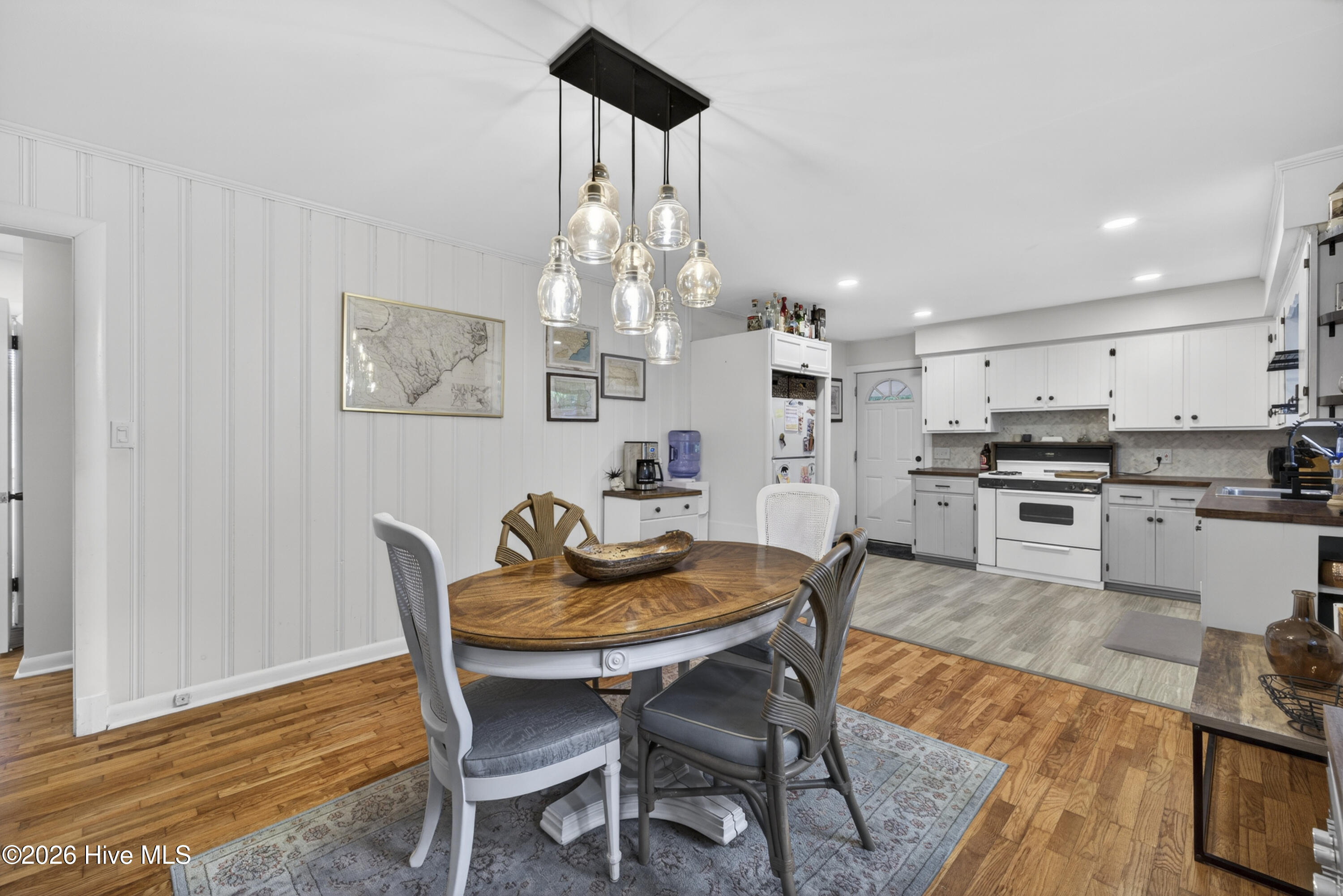 100570211 | Photo 21