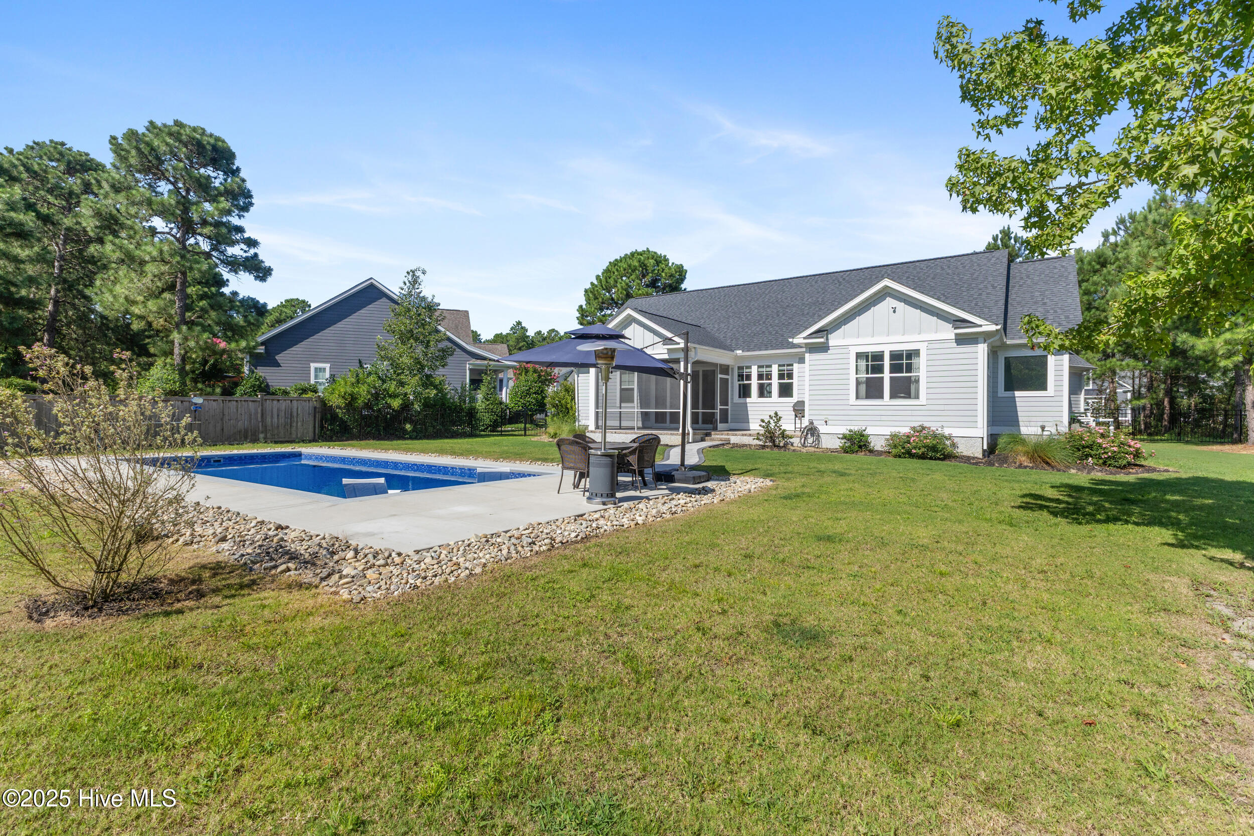 100520337 | Photo 36