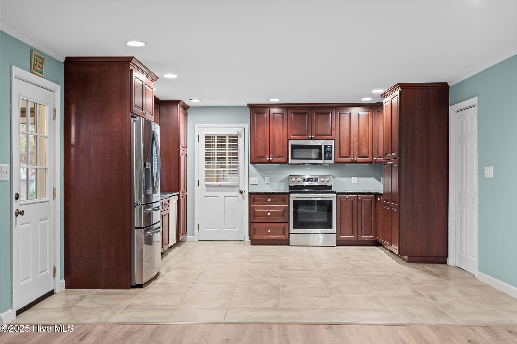 100542917 | Photo 22