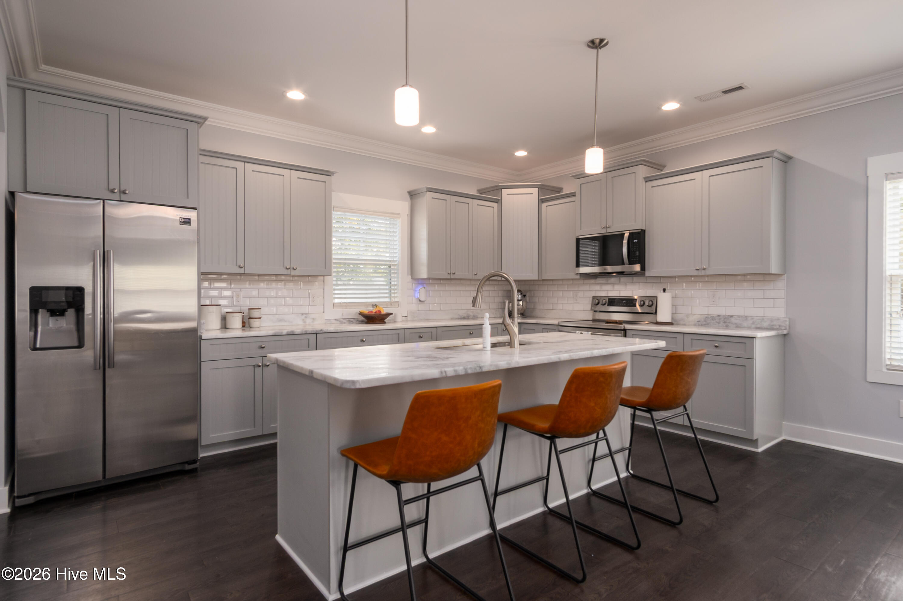 100558497 | Photo 16