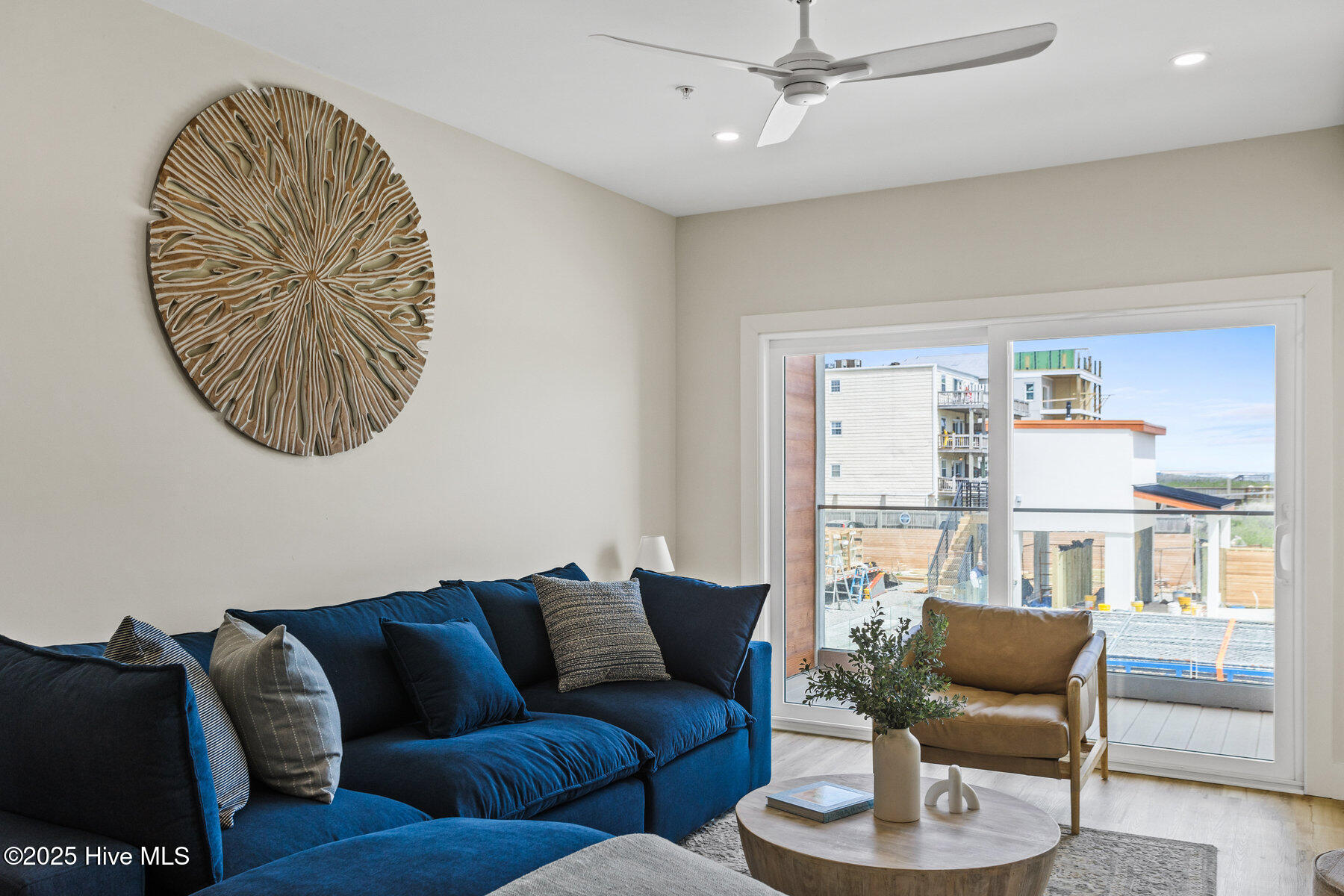 100523205 | Photo 13