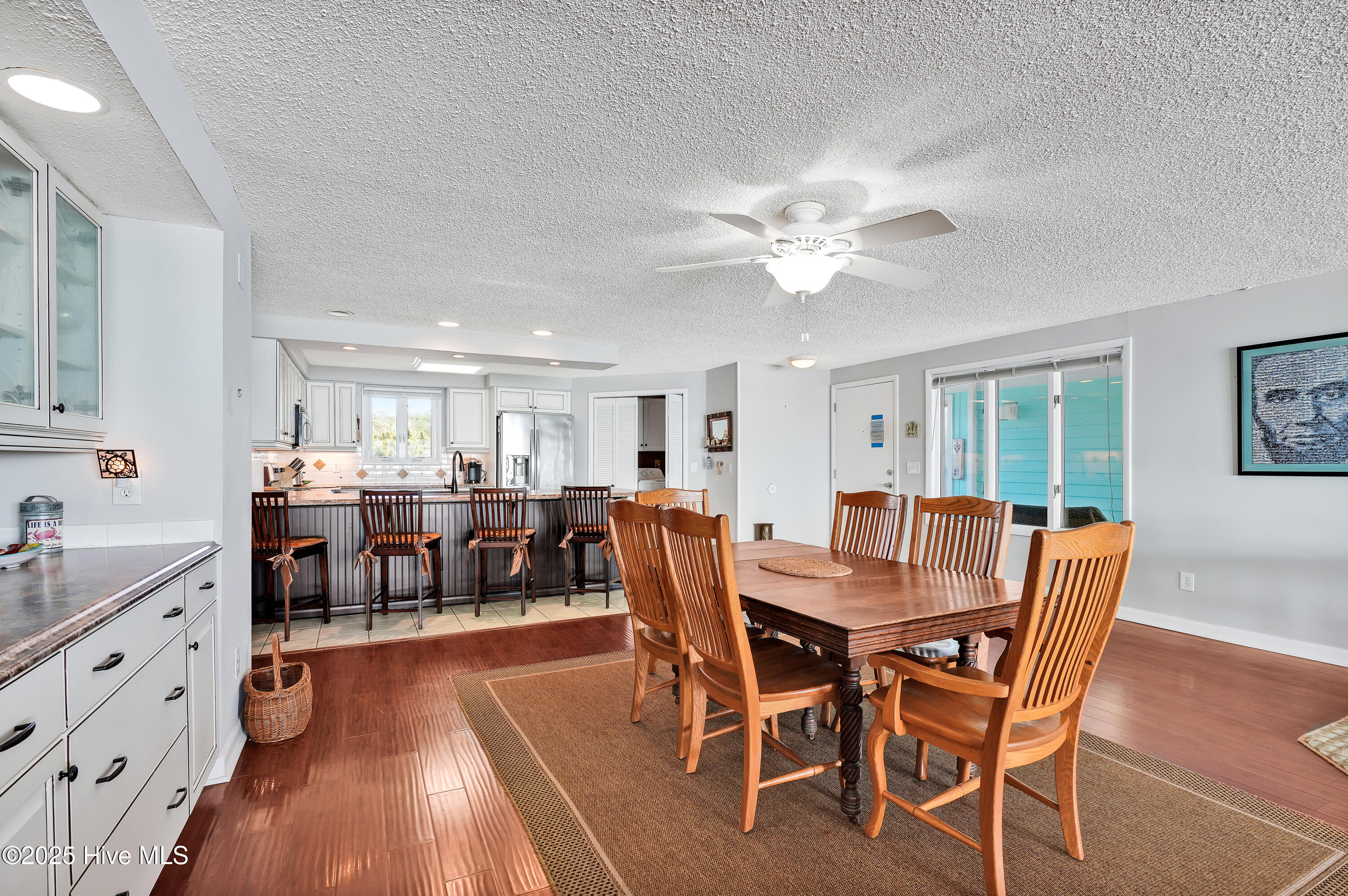 100570549 | Photo 15