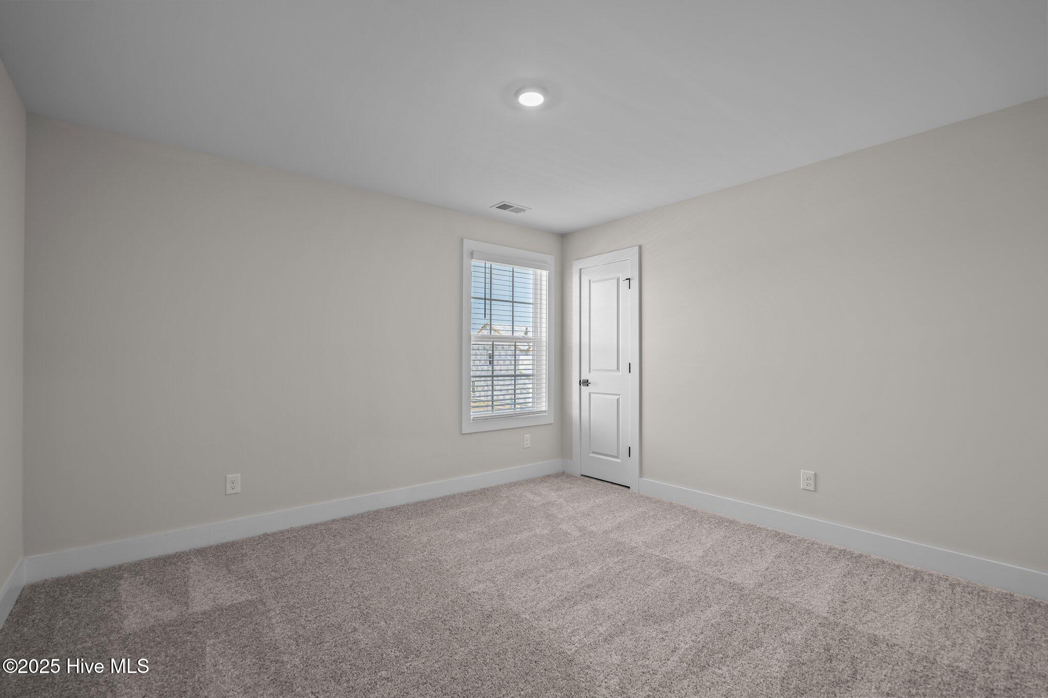 100547176 | Photo 30