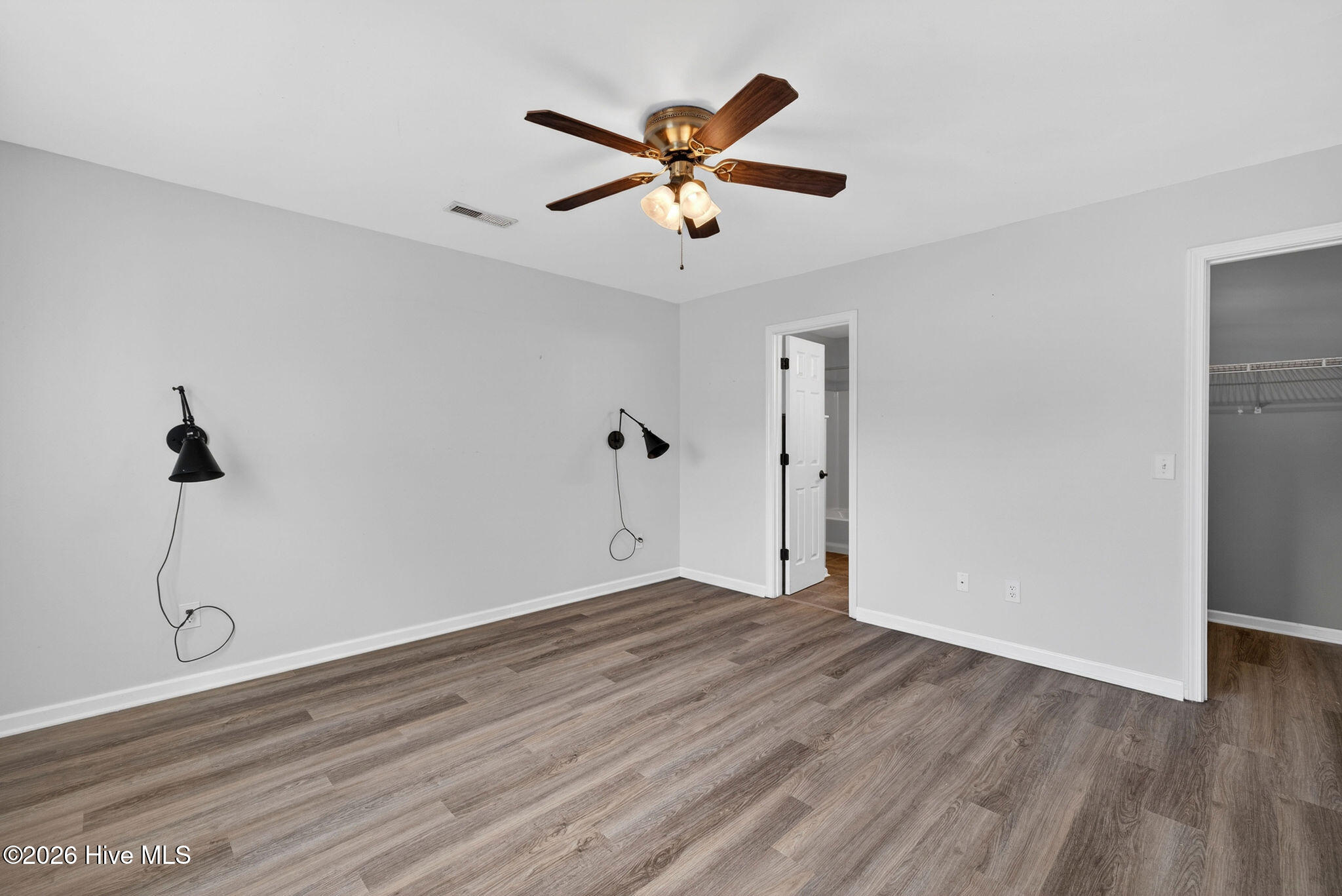 100567707 | Photo 36