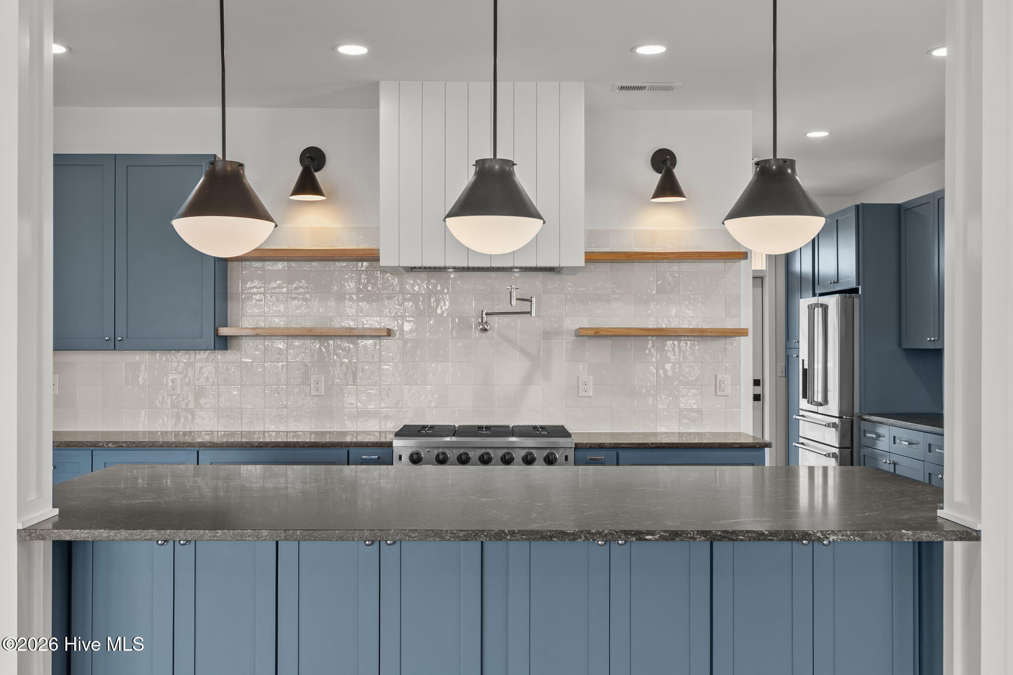 100553287 | Photo 14