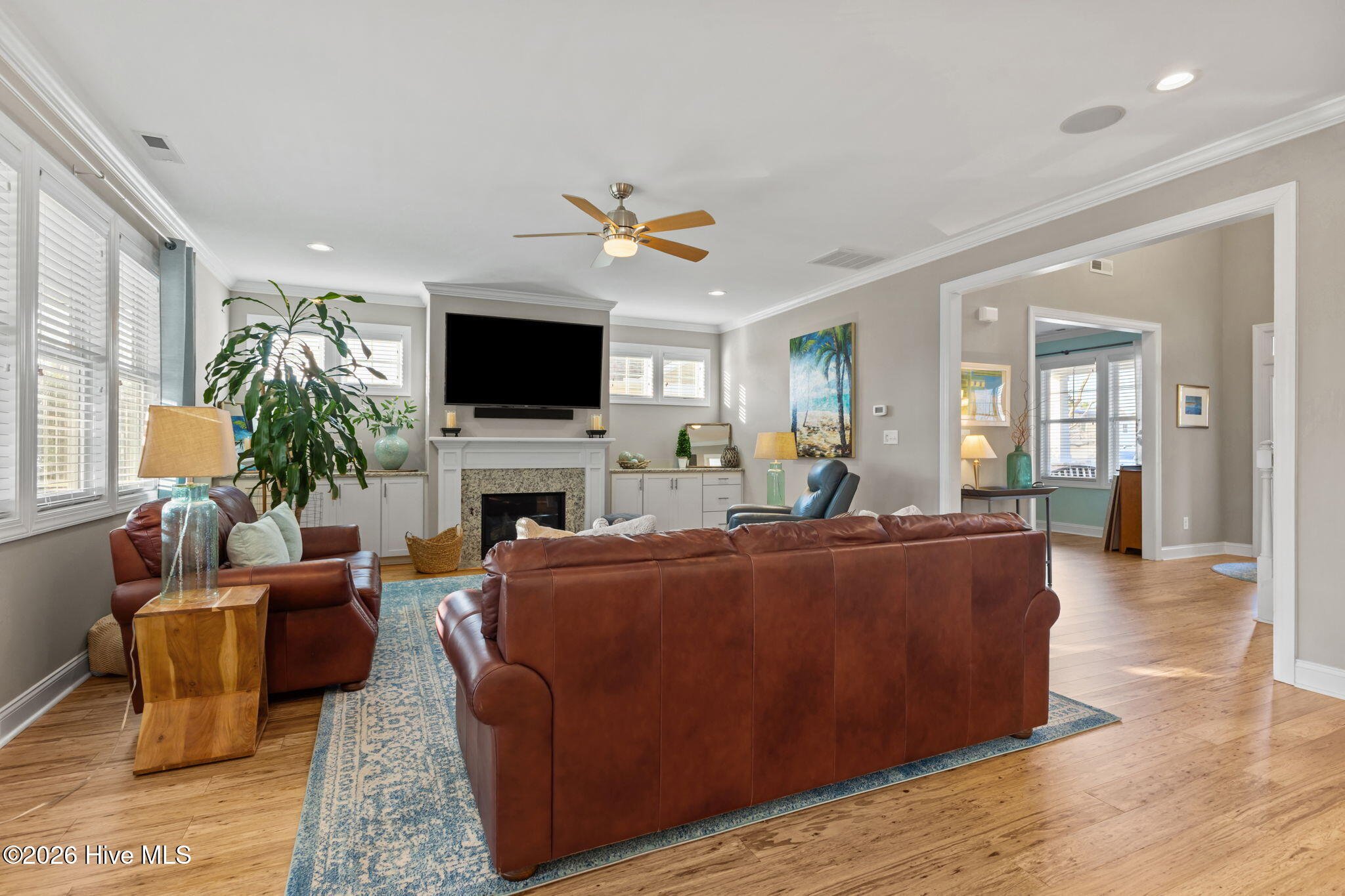 100560344 | Photo 44